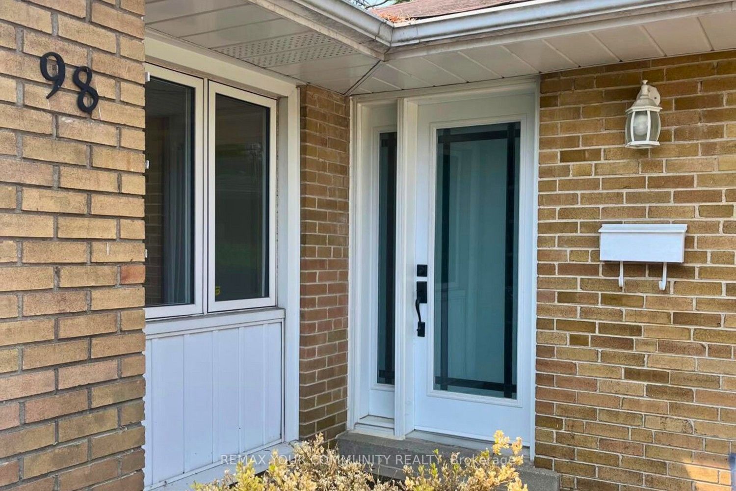 98 Wigmore Drive Property Photo 2