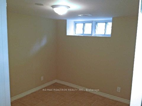58 Finch Avenue E Lower Property Photo 3