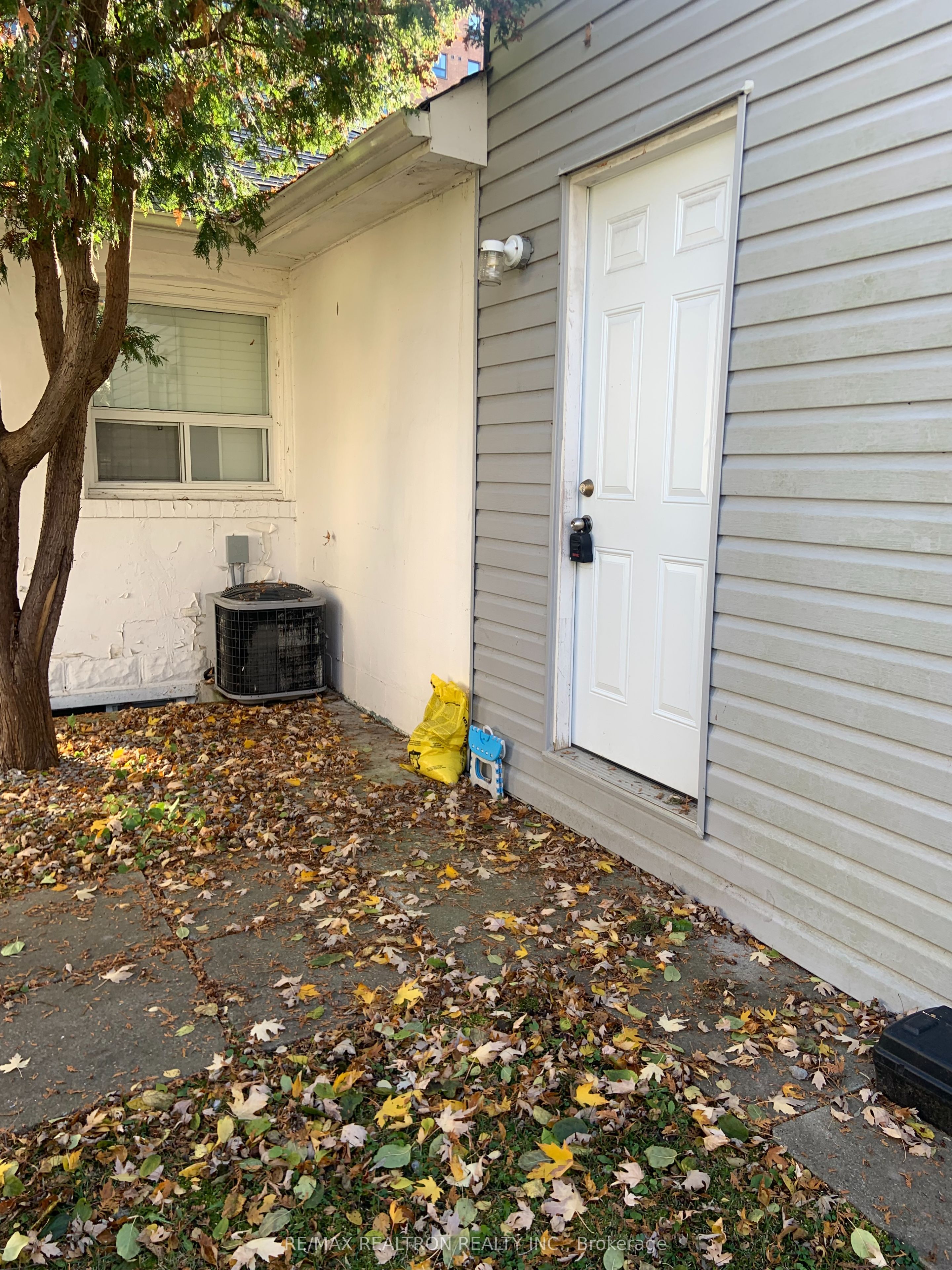 58 Finch Avenue E Lower Property Photo 8