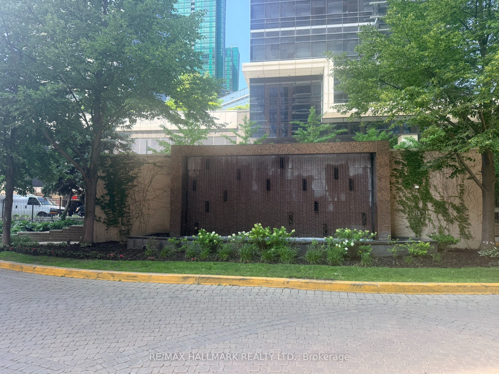 23 Sheppard Avenue E 2011 Property Photo 2