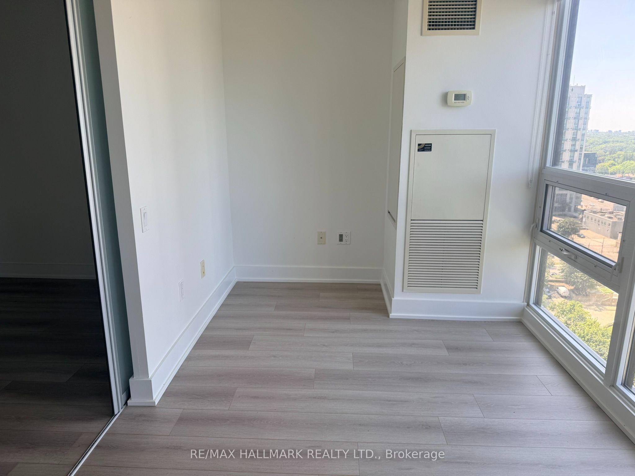 23 Sheppard Avenue E 2011 Property Photo 13