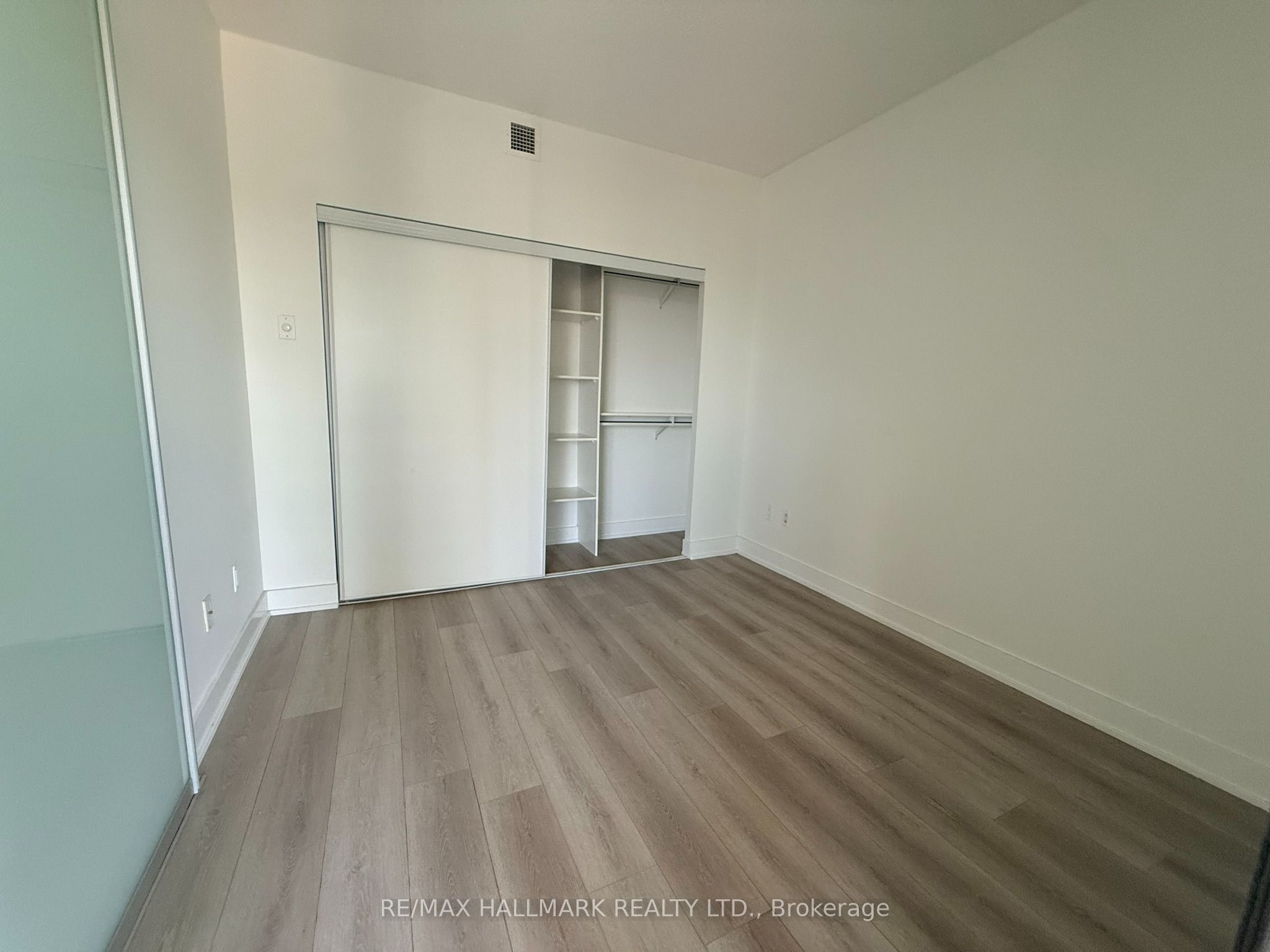 23 Sheppard Avenue E 2011 Property Photo 15