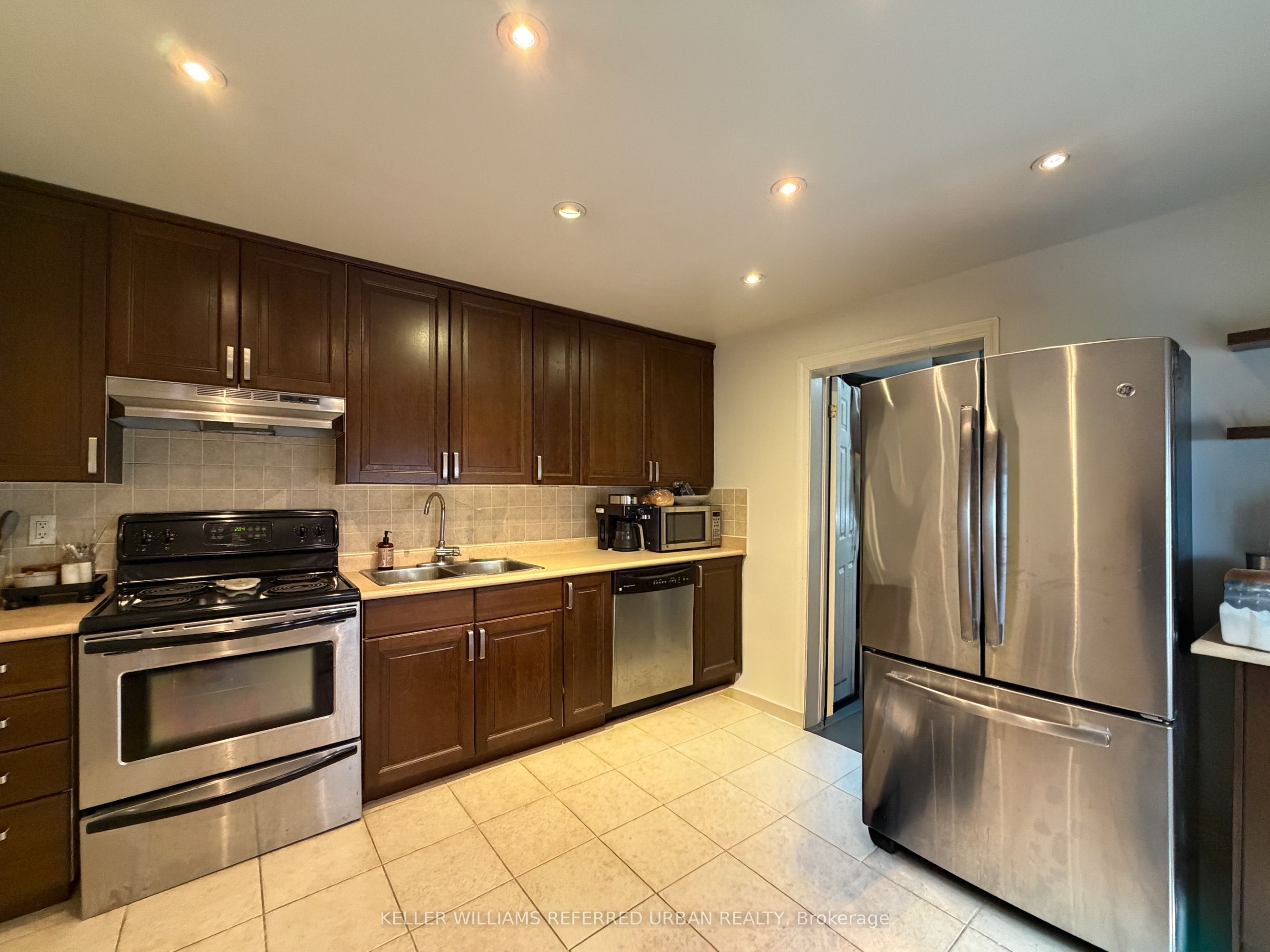 429 Ossington Avenue Main Property Photo 3