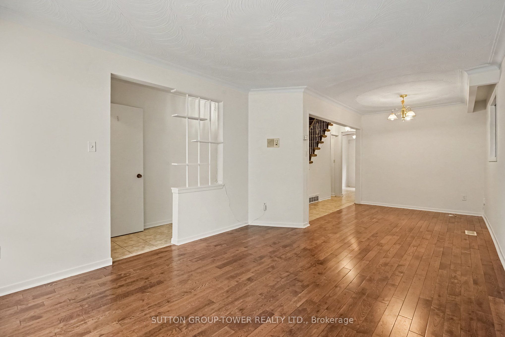 164 Robina Avenue W Property Photo 6