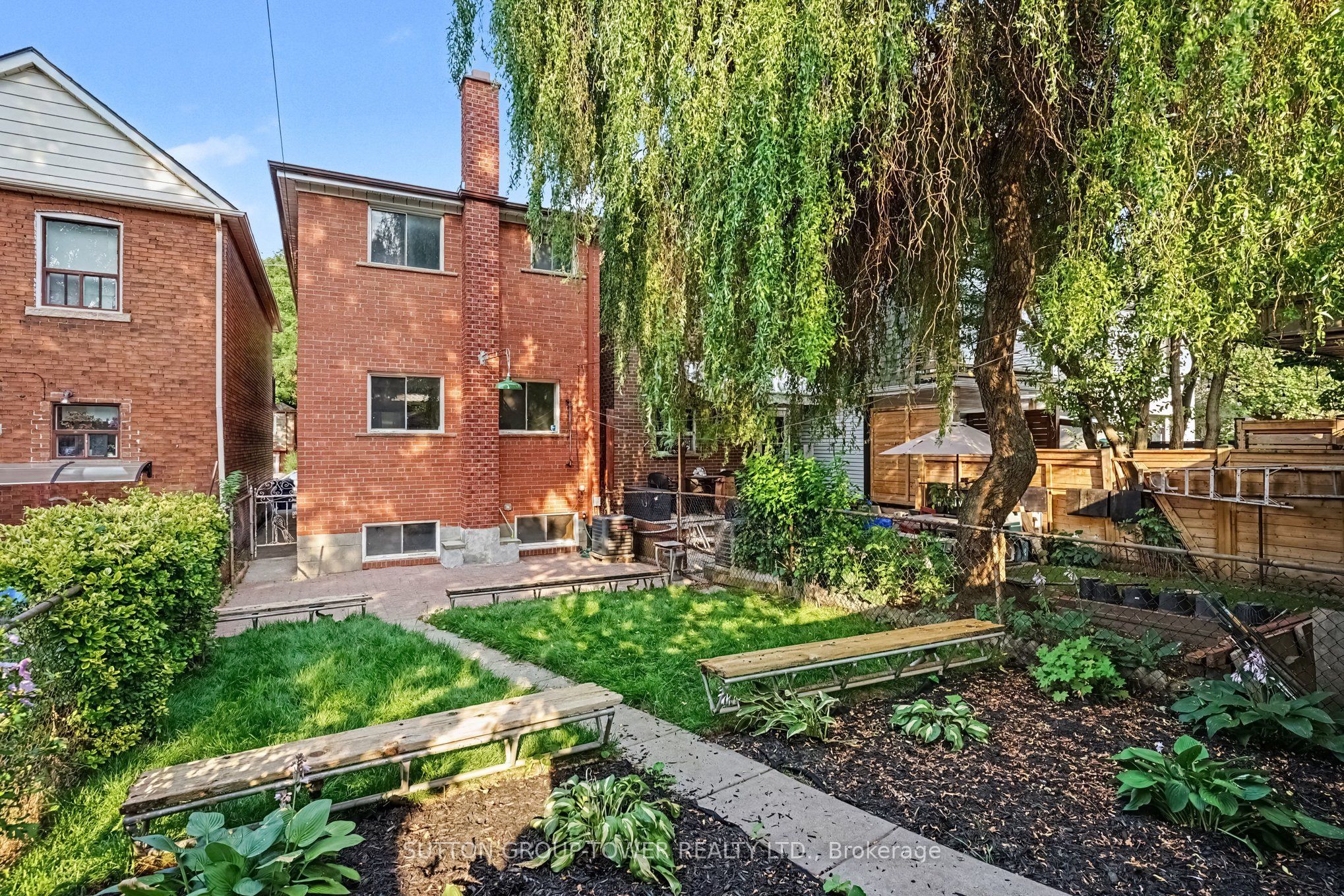 164 Robina Avenue W Property Photo 28