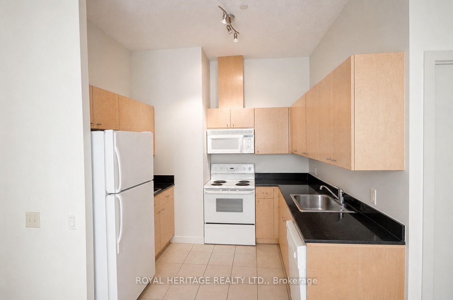373 Front Street W 102 Property Photo 6