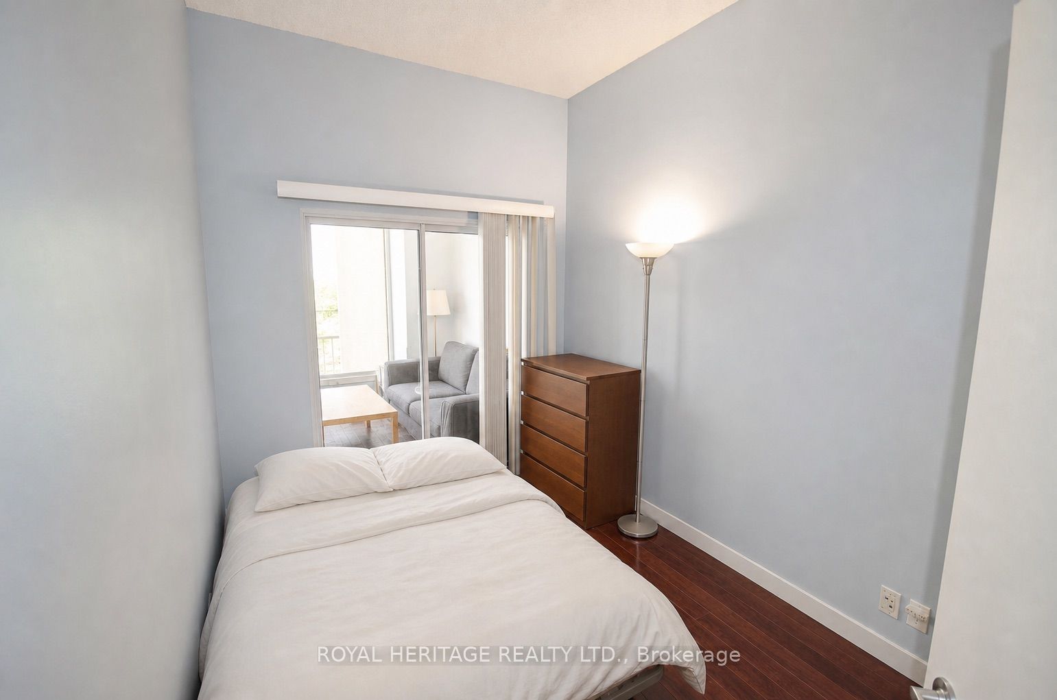 373 Front Street W 102 Property Photo 8