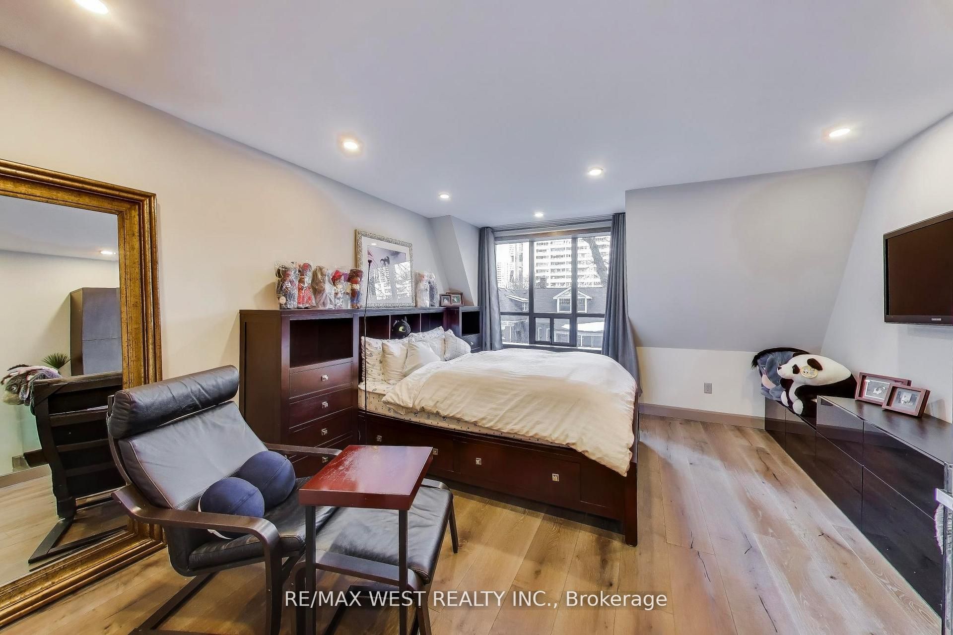 21 Dundonald Street Property Photo 11