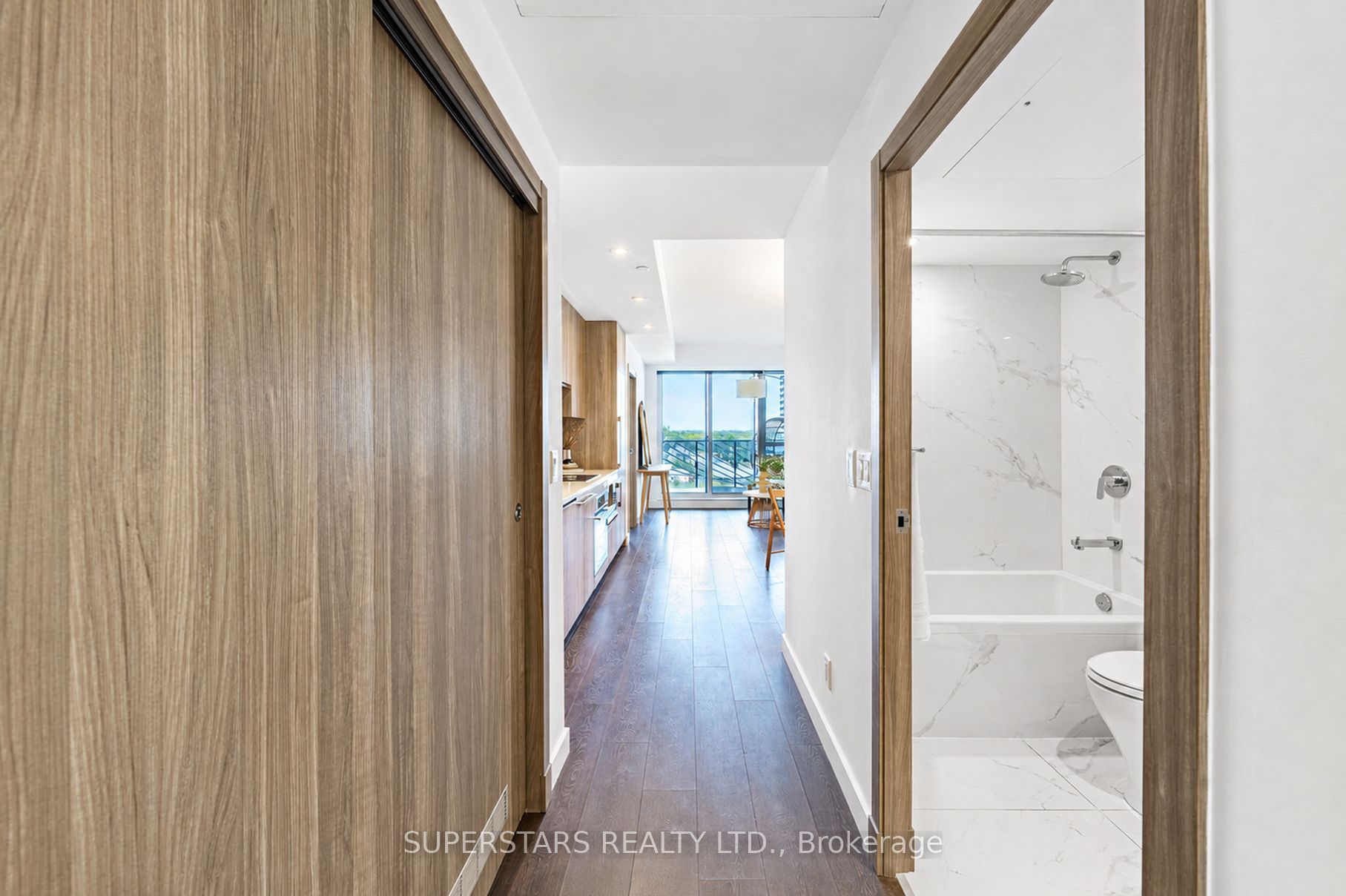 27 Mcmahon Drive 810 Property Photo 3