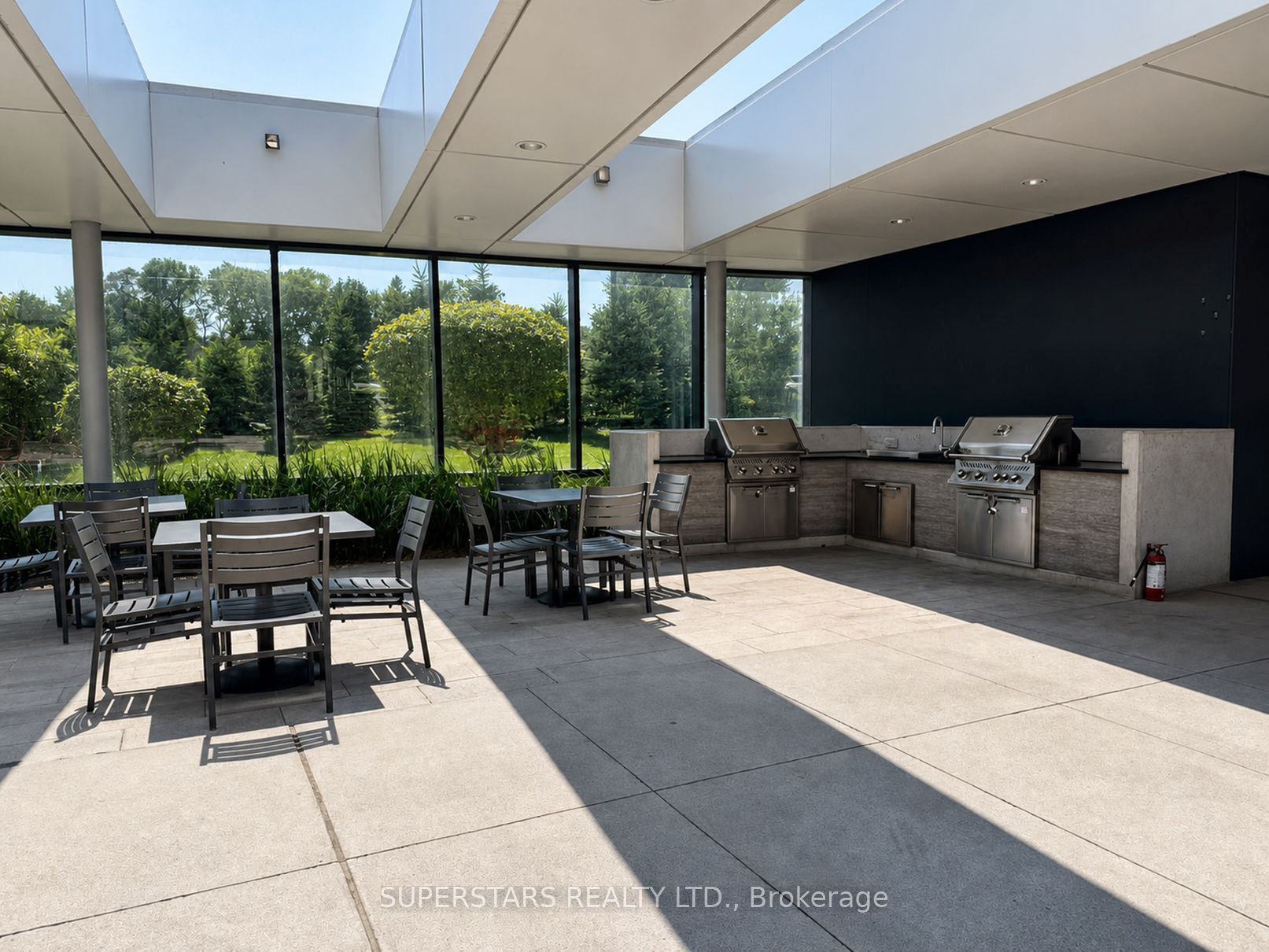 27 Mcmahon Drive 810 Property Photo 17