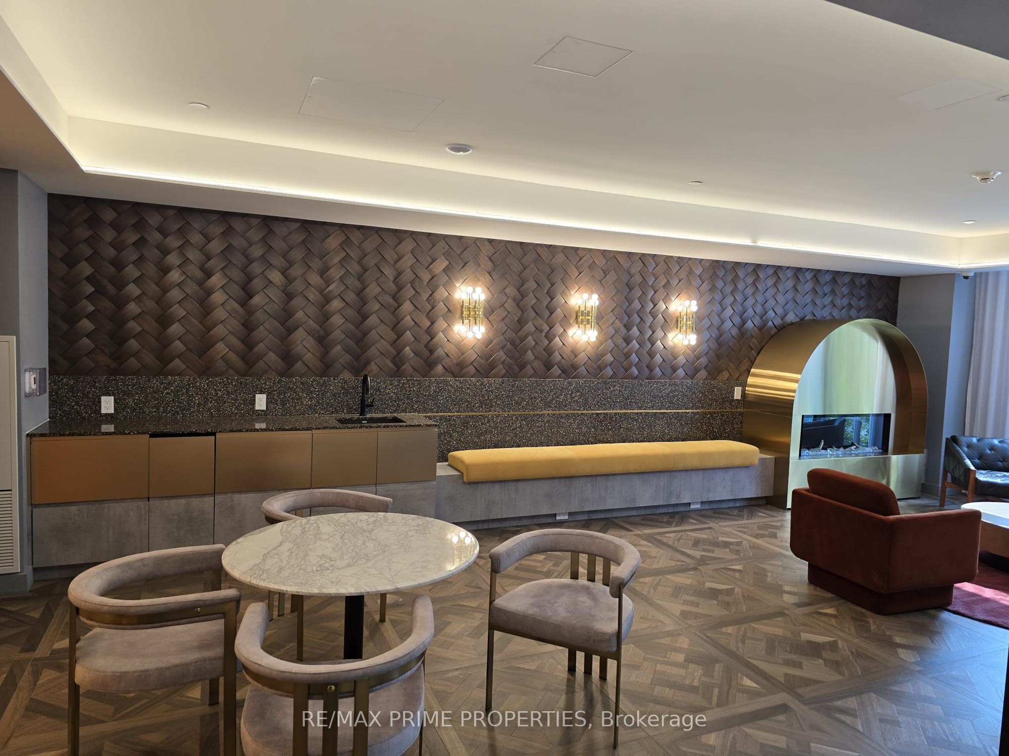 5 Lakeview Avenue 405 Property Photo 4