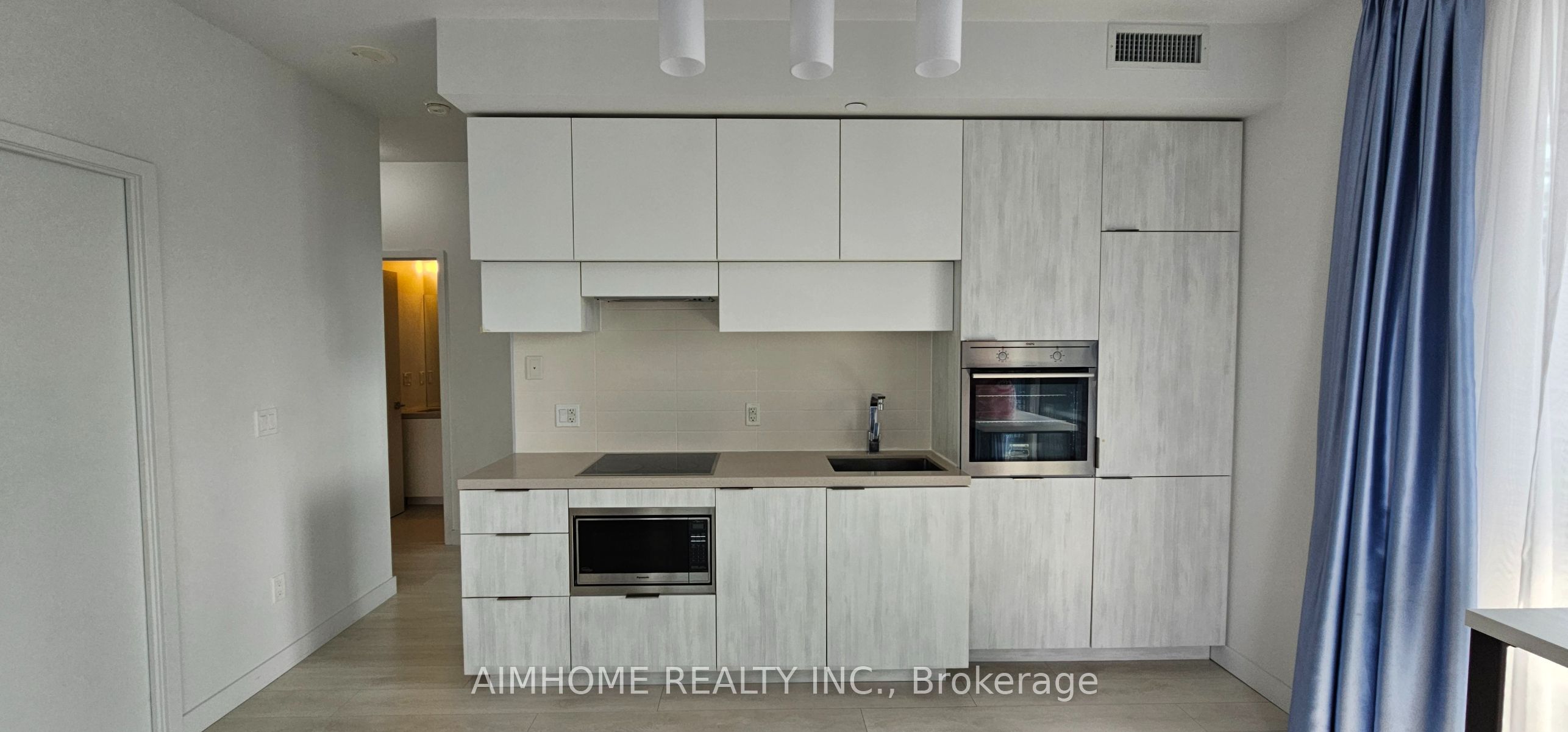 8 Eglinton Avenue E 1711 Property Photo 4