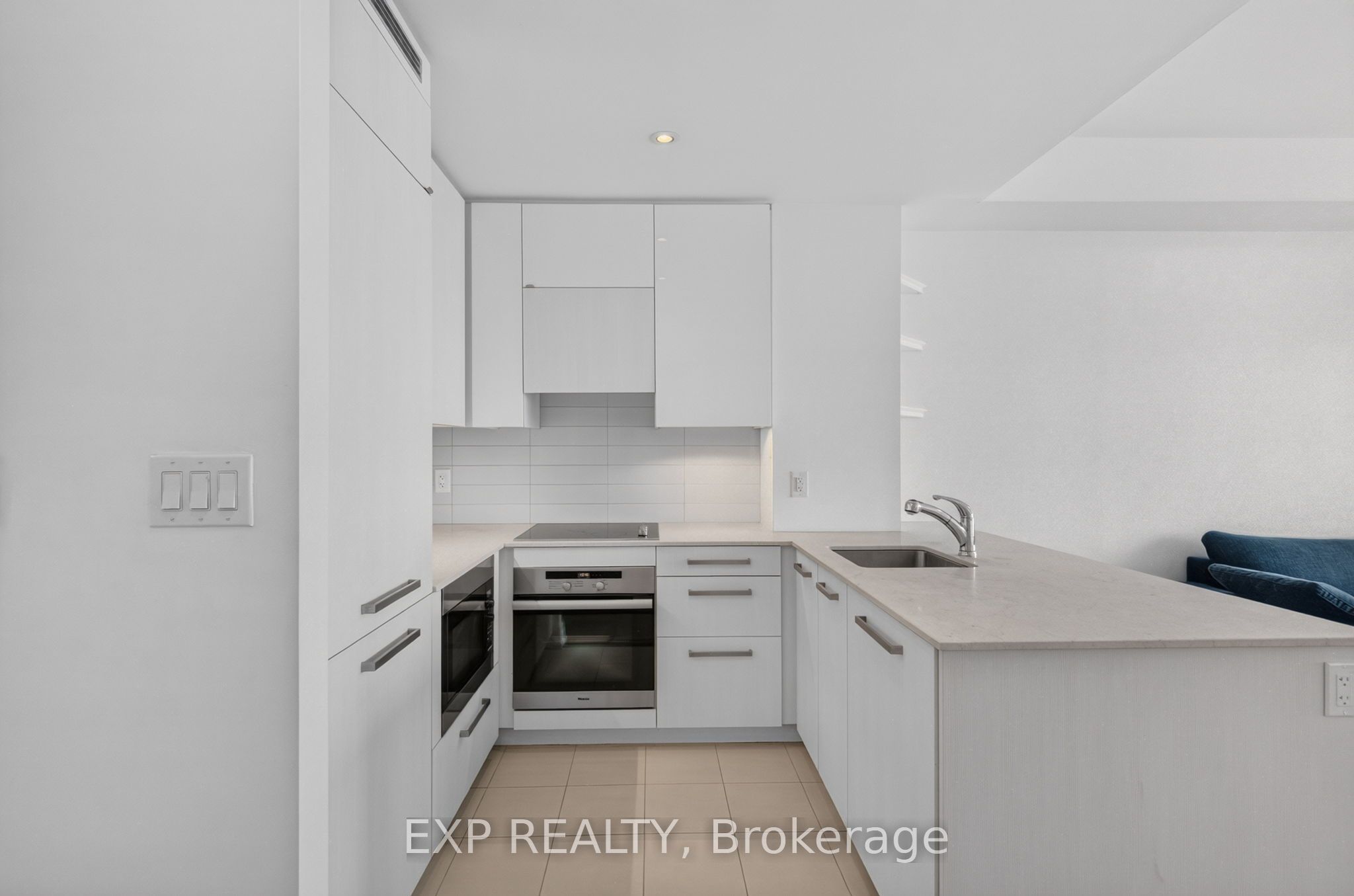 8 The Esplanade 3510 Property Photo 18