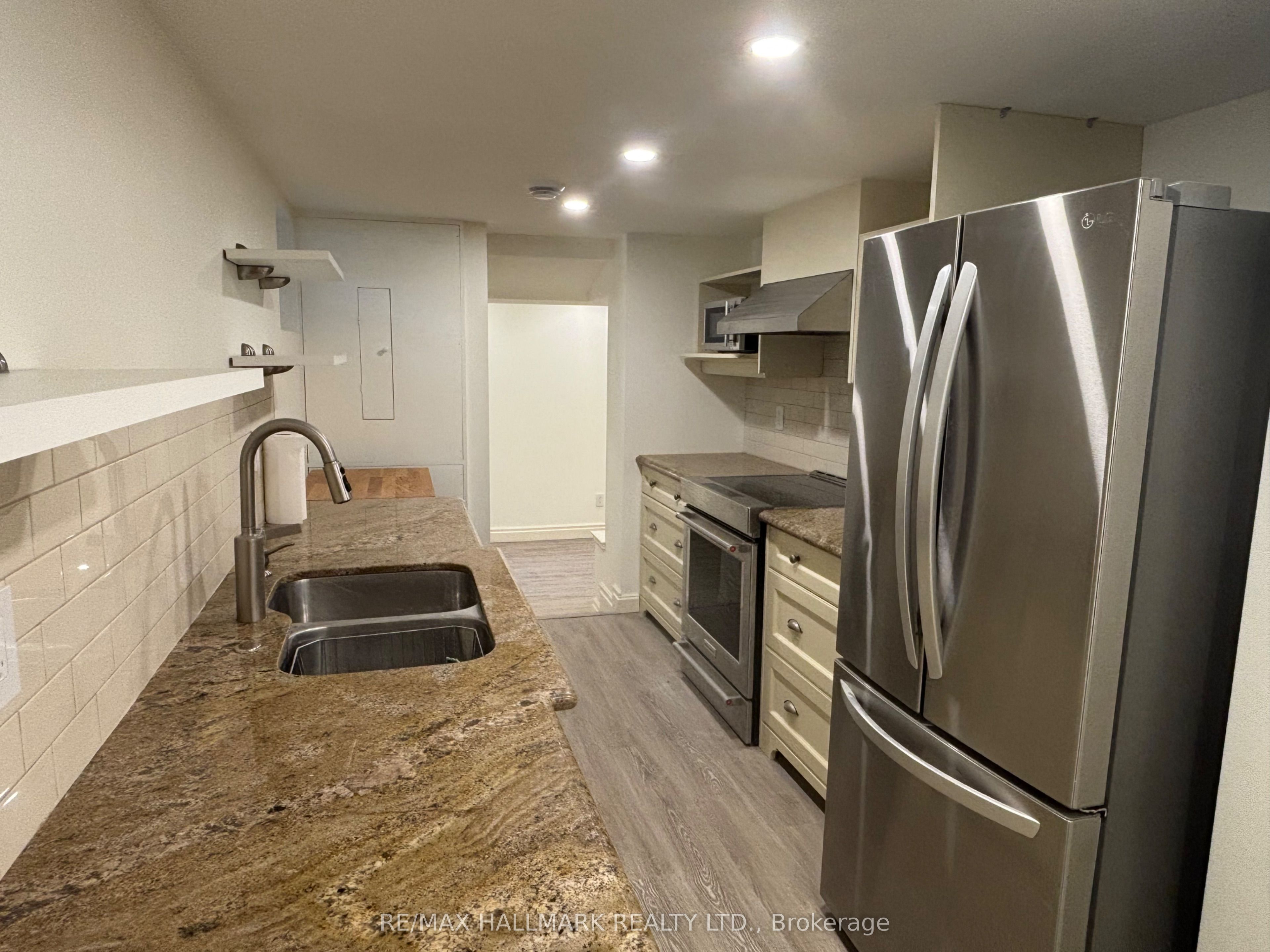 3 Whitewood Road Lower Property Photo 2