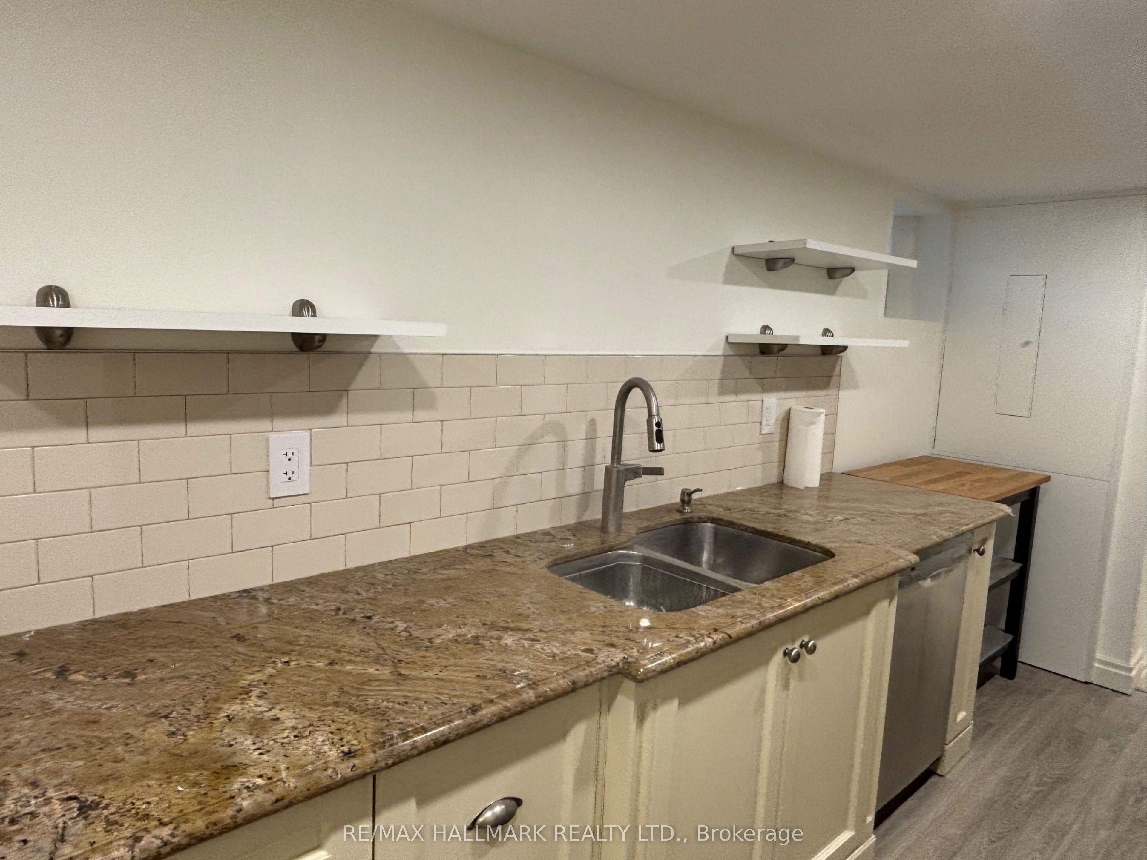 3 Whitewood Road Lower Property Photo 3