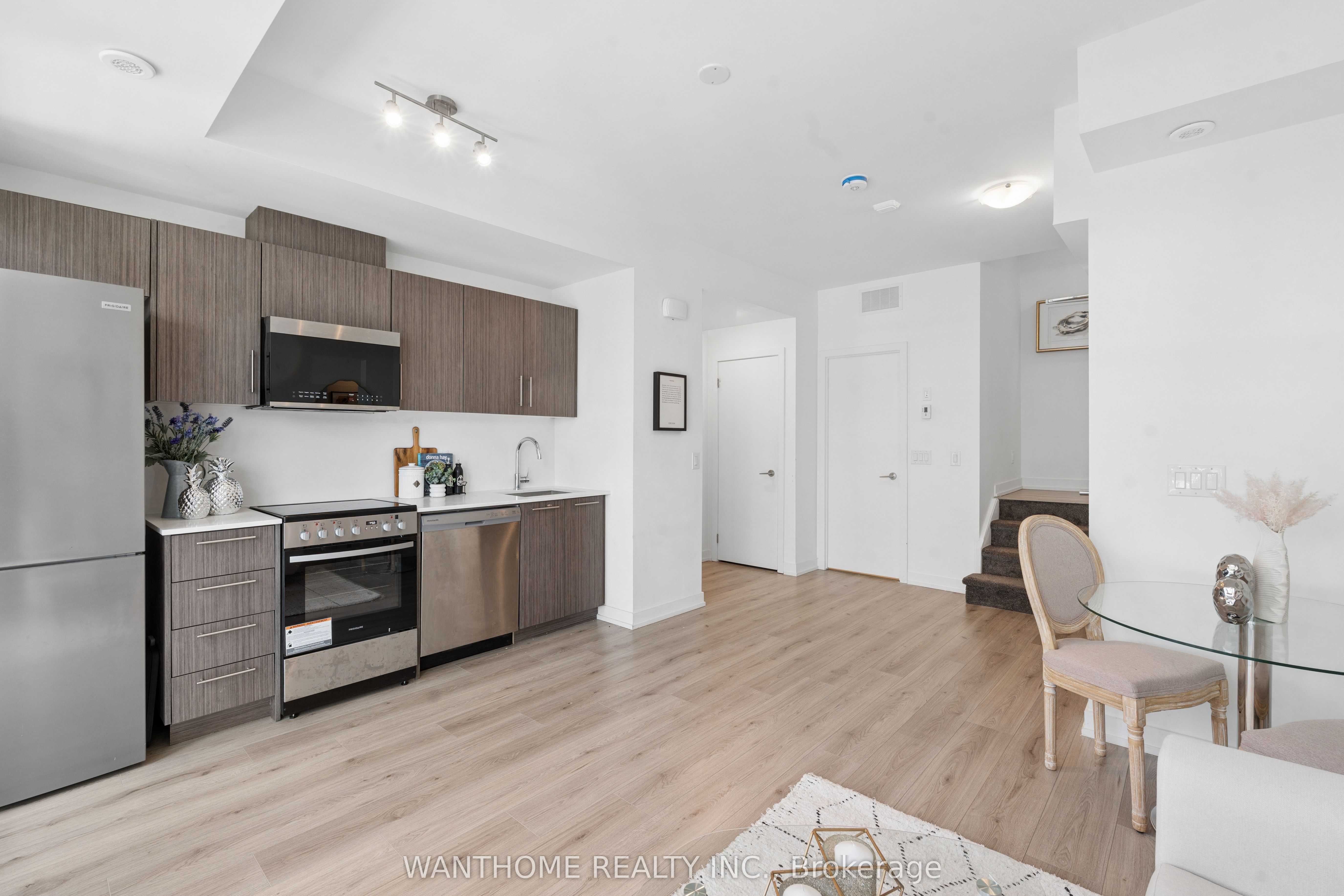 861 Sheppard Avenue W 15 Property Photo 10