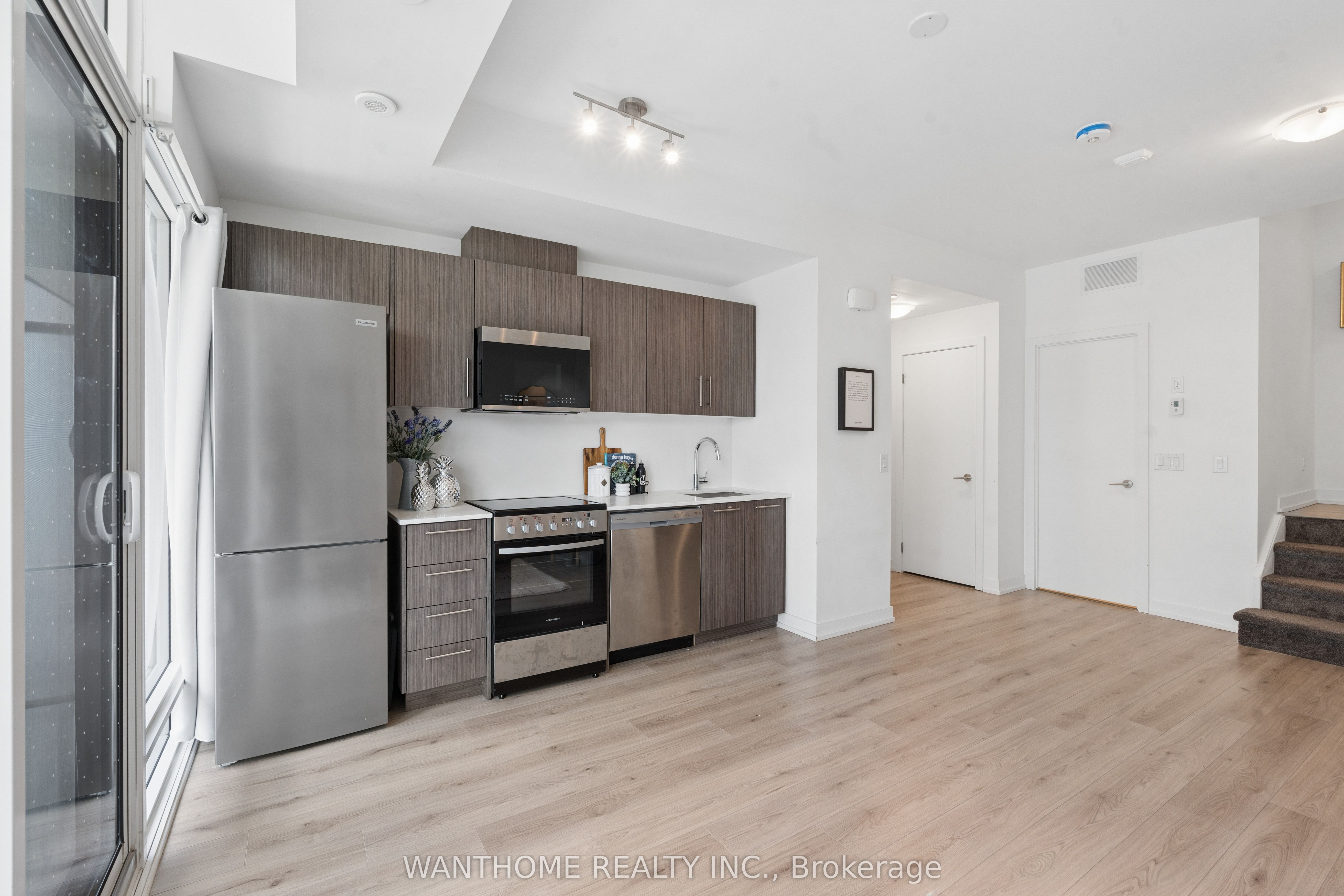 861 Sheppard Avenue W 15 Property Photo 11