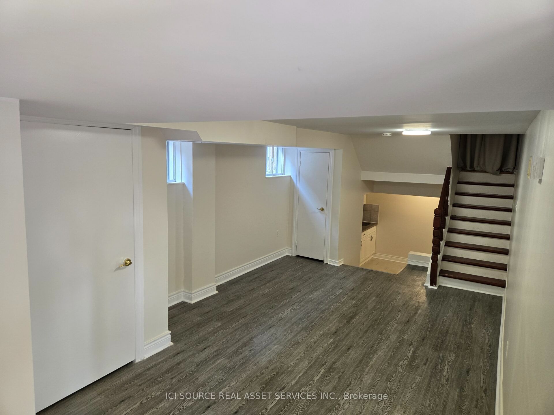57 Mentor Boulevard Lower Unit Property Photo 2