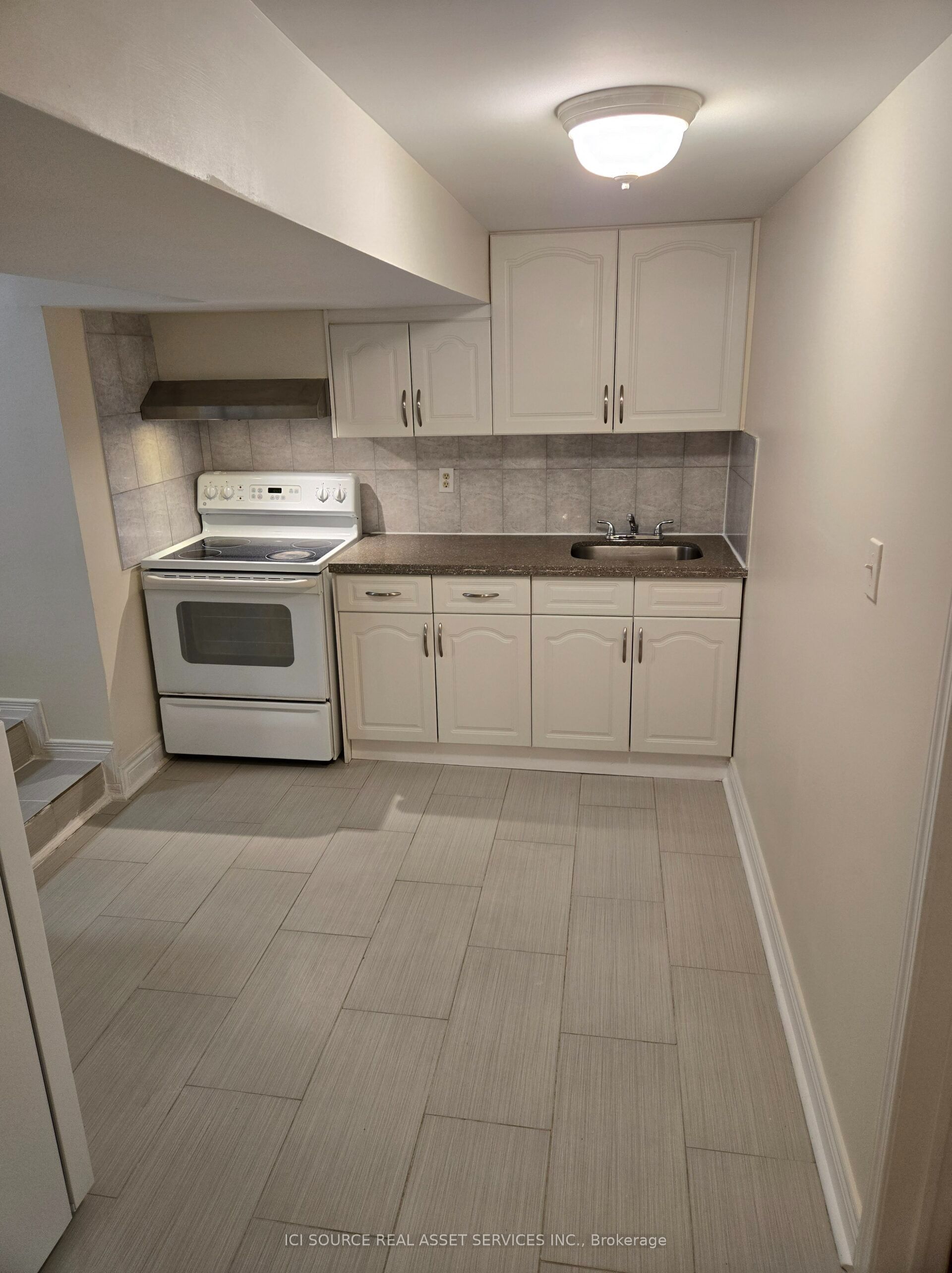 57 Mentor Boulevard Lower Unit Property Photo 3