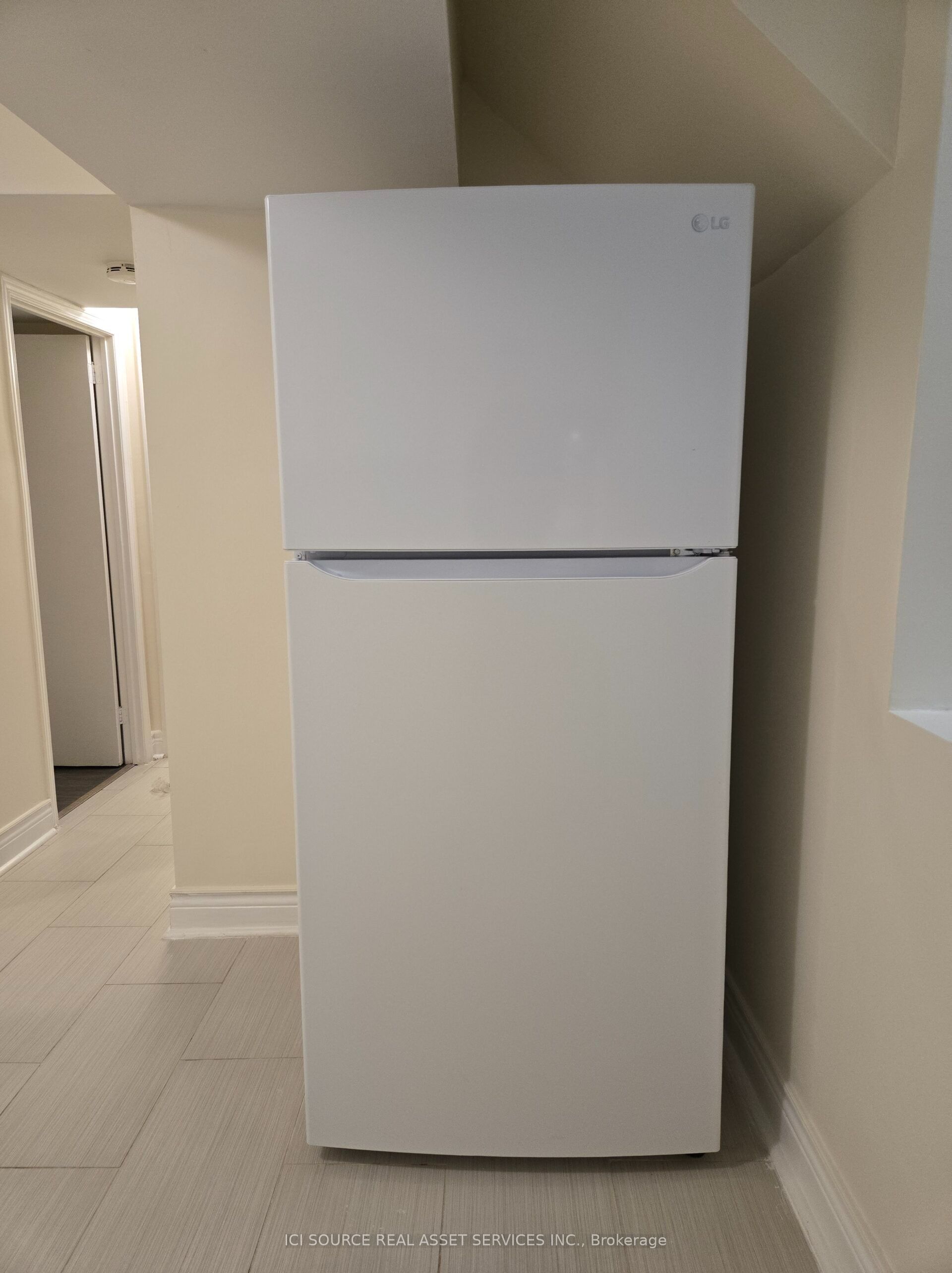57 Mentor Boulevard Lower Unit Property Photo 4