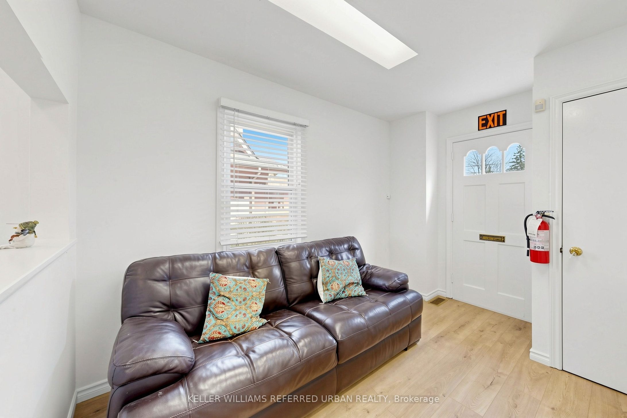 168 Sheppard Avenue W Property Photo 9