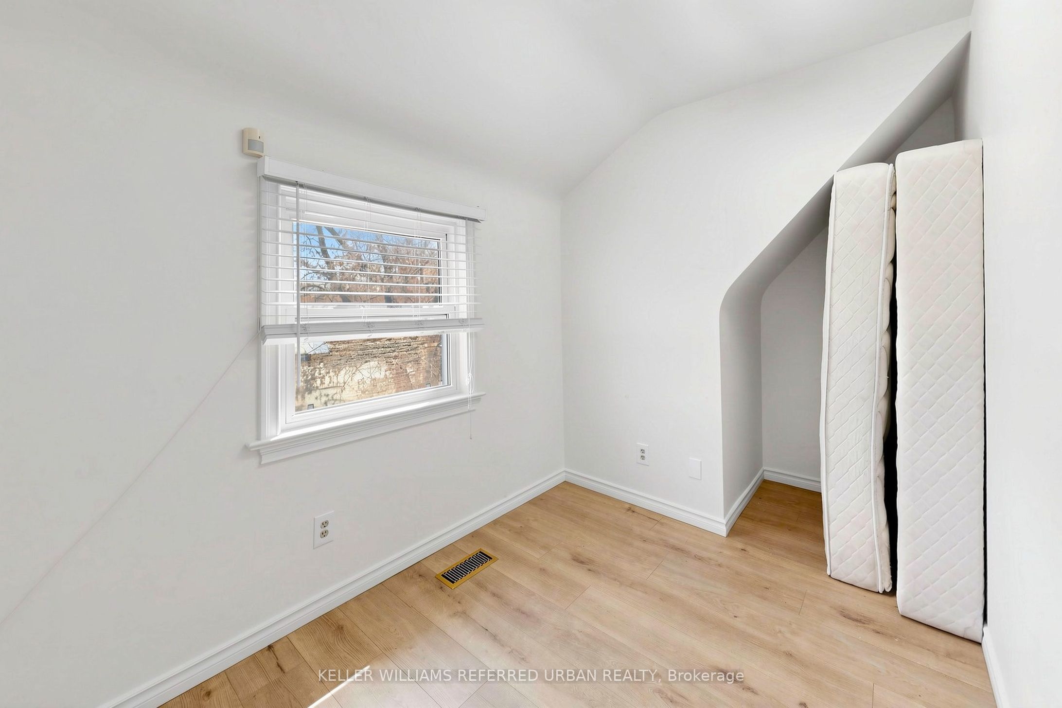 168 Sheppard Avenue W Property Photo 27