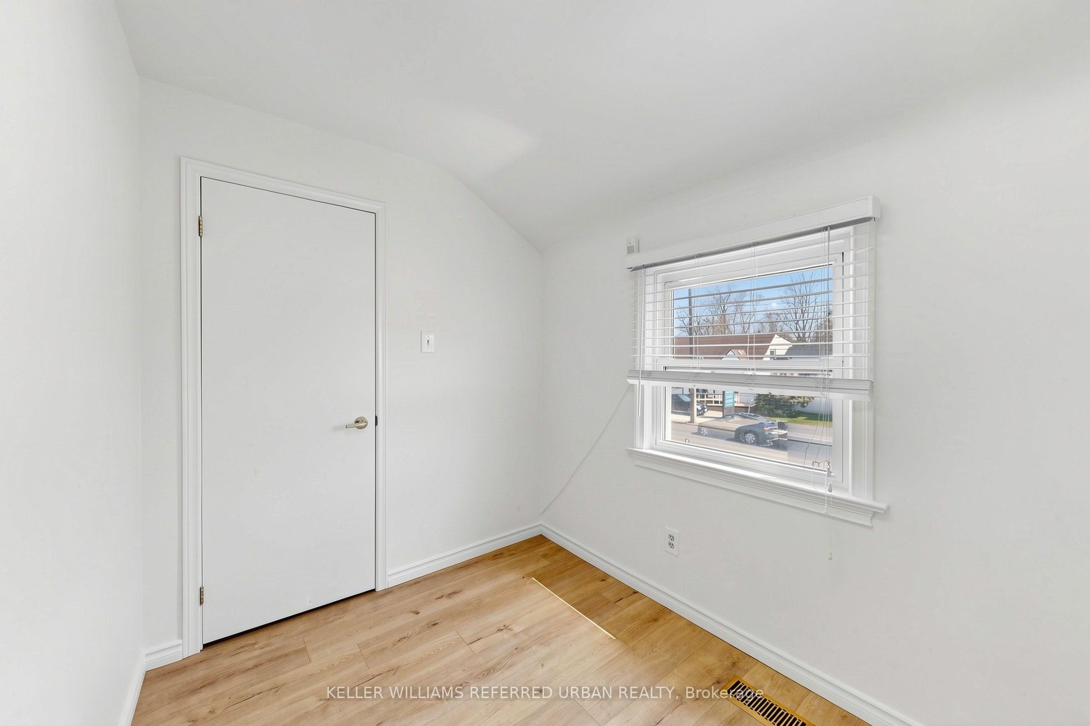 168 Sheppard Avenue W Property Photo 29