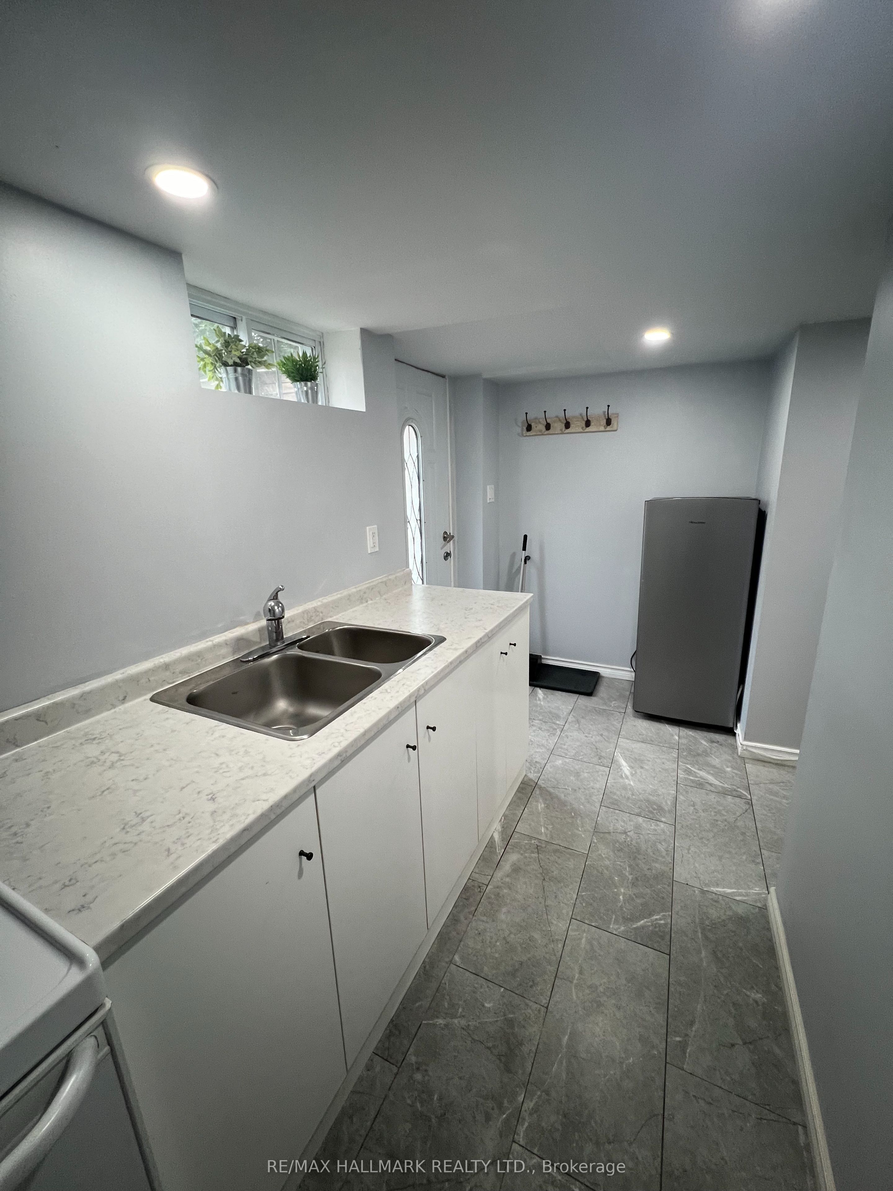 102 Barton Avenue #basement Property Photo 3