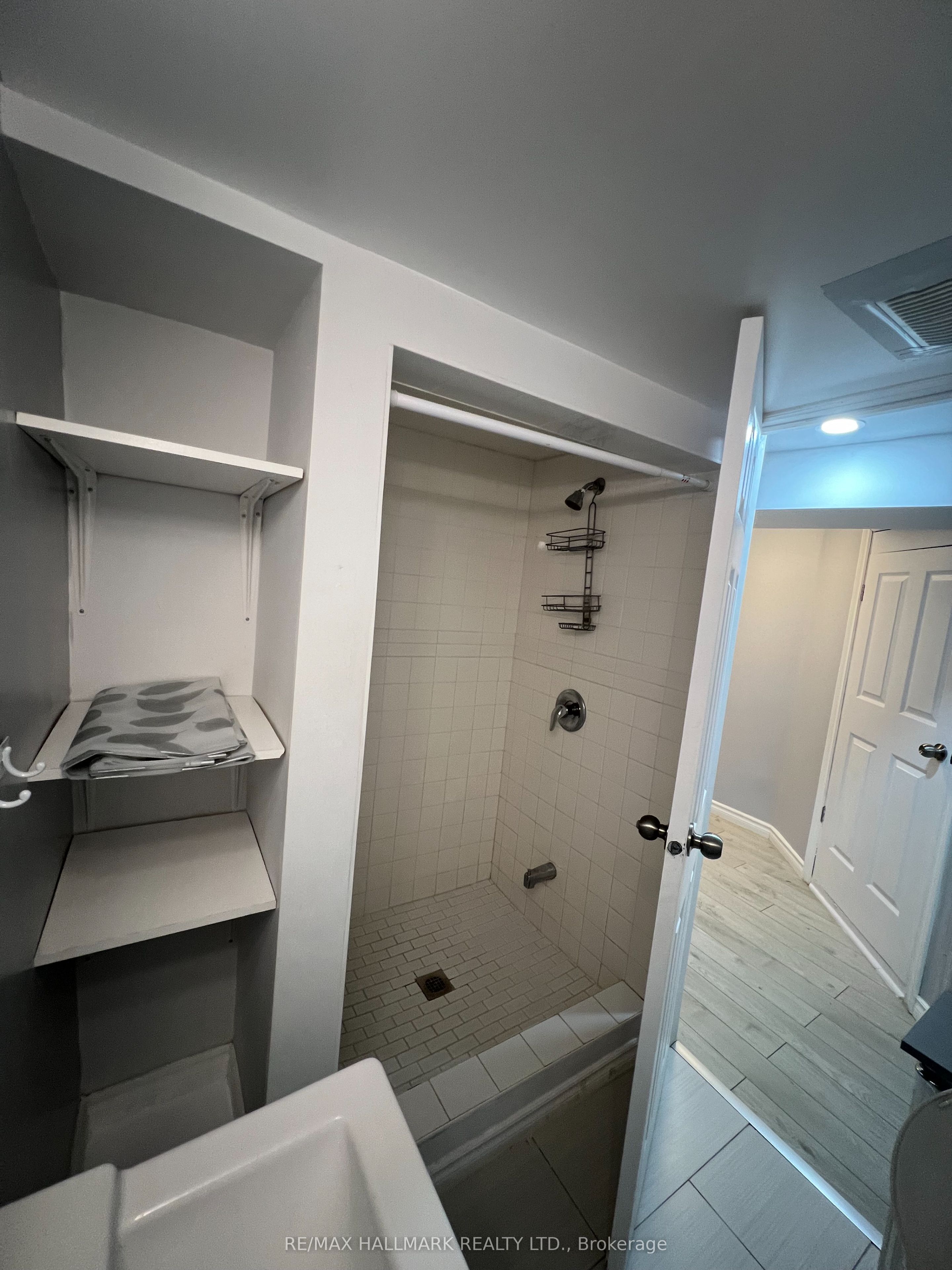 102 Barton Avenue #basement Property Photo 8