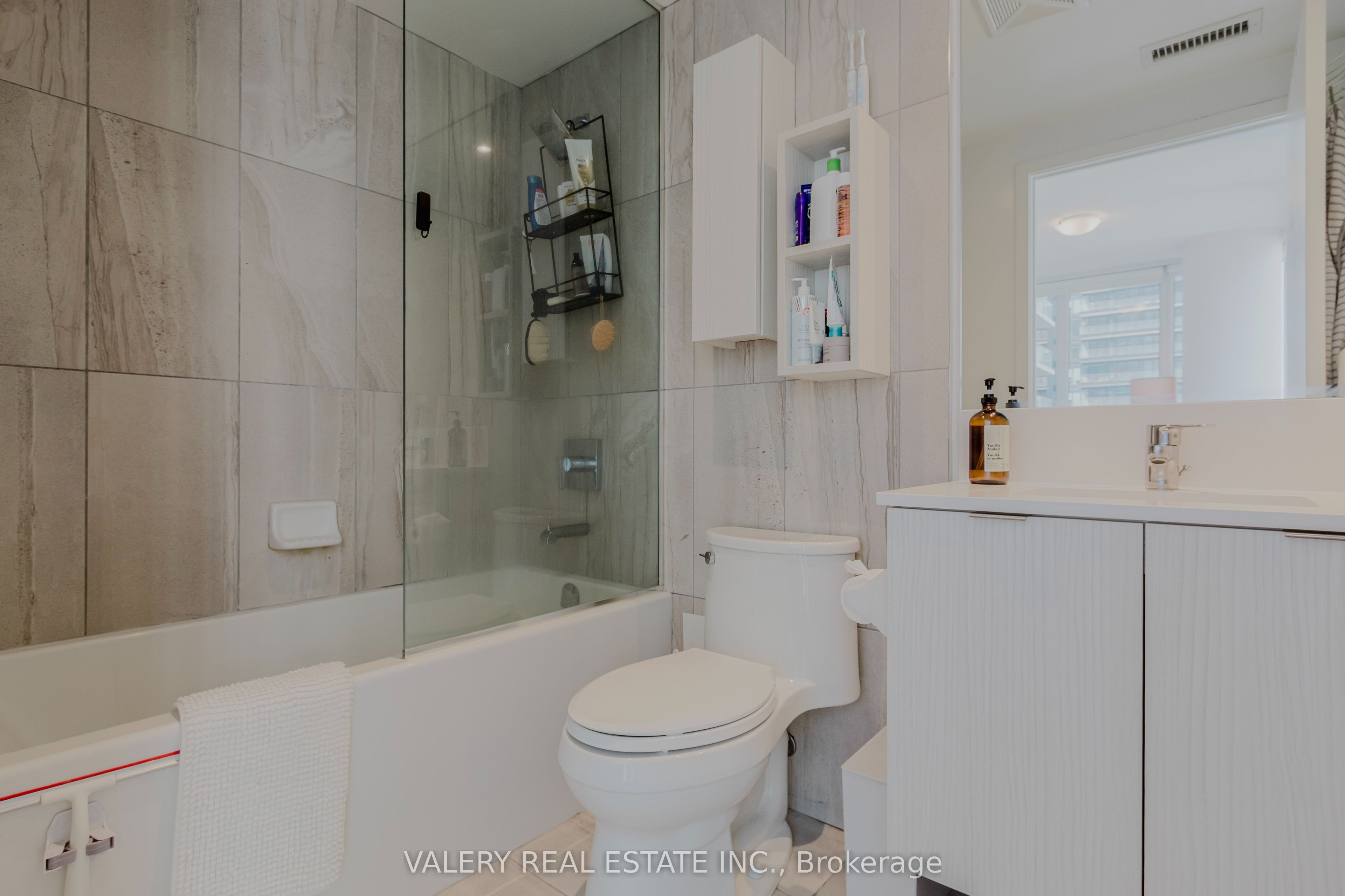 195 Redpath Avenue 712 Property Photo 4