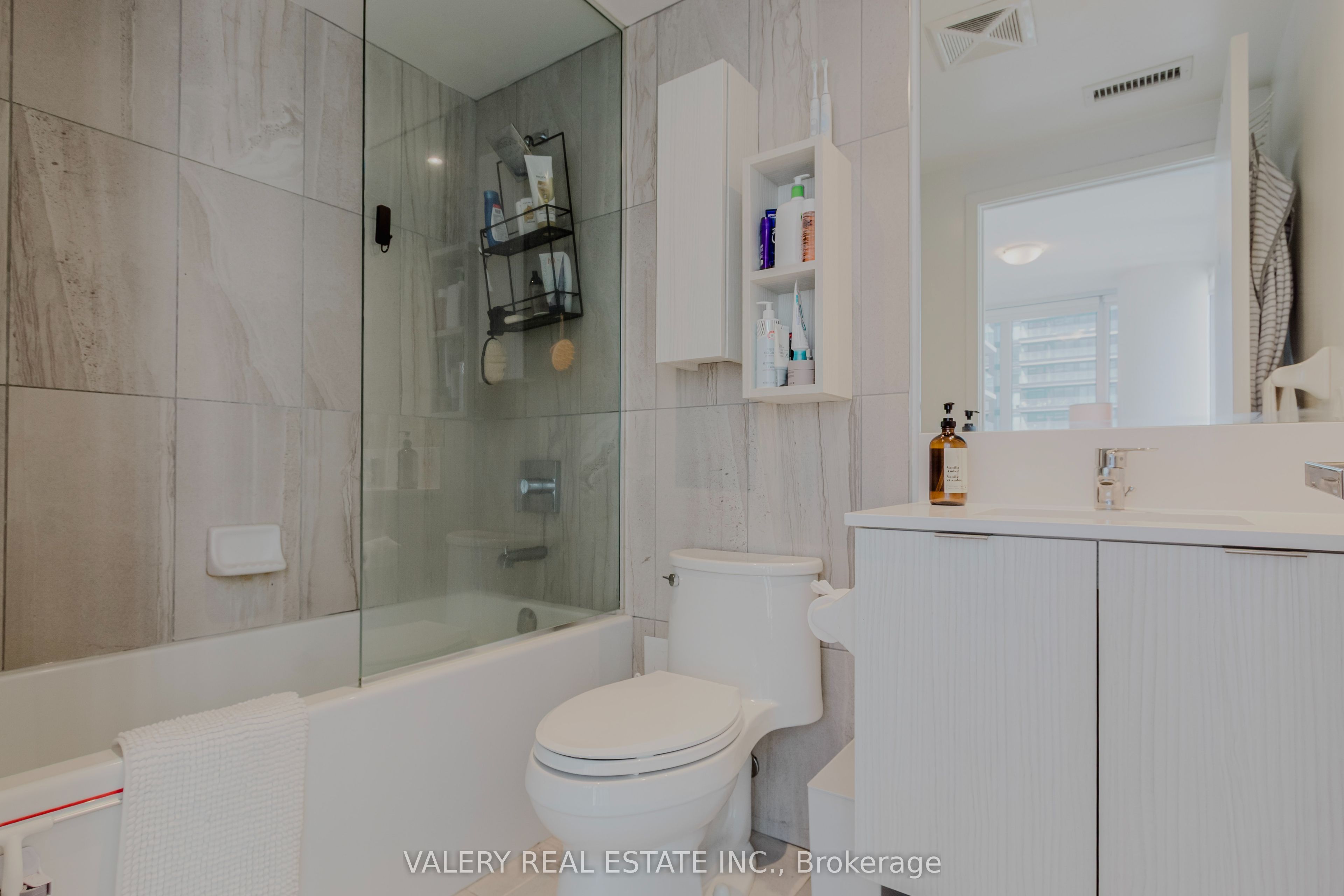 195 Redpath Avenue 712 Property Photo 5
