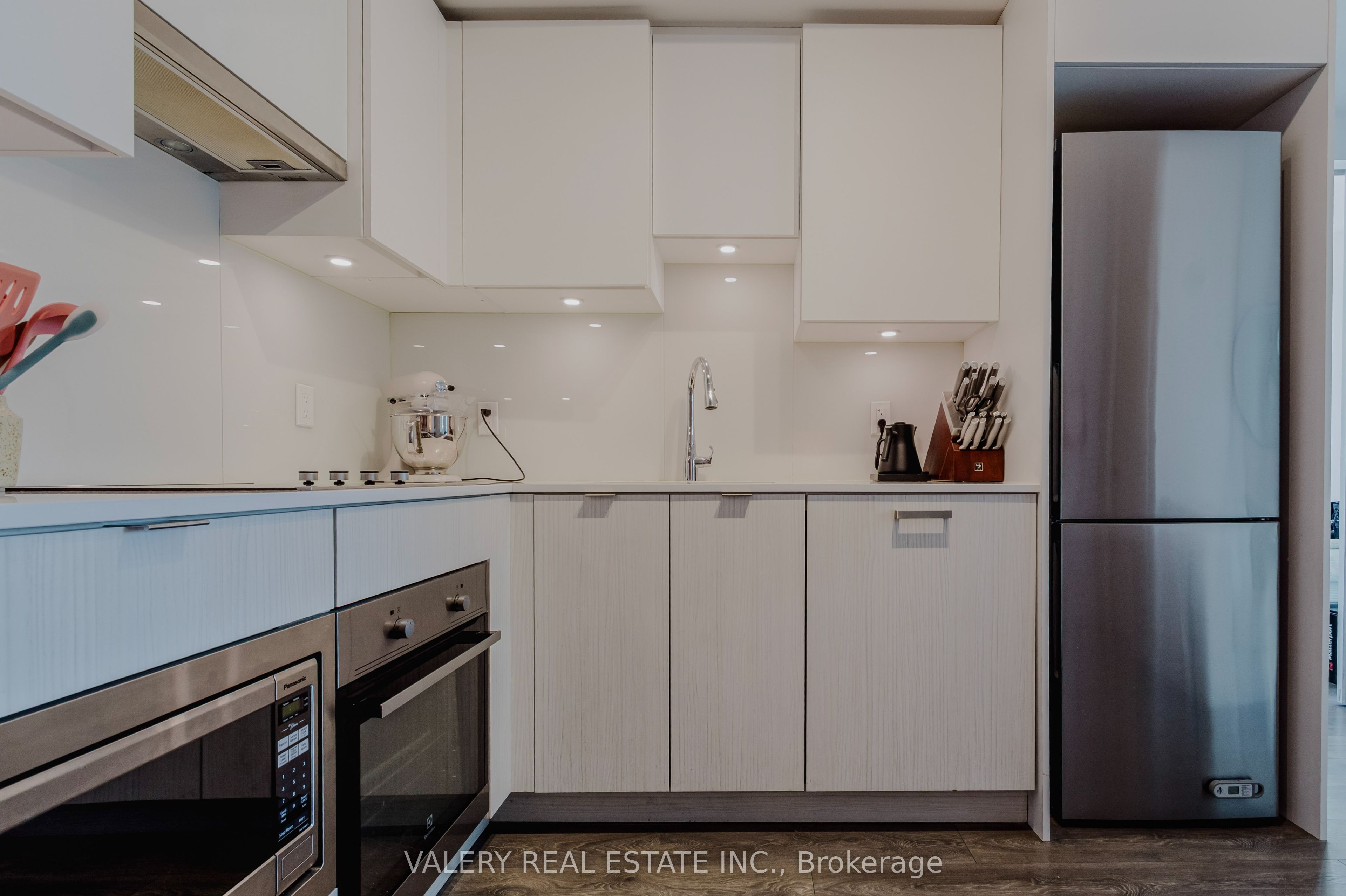 195 Redpath Avenue 712 Property Photo 12
