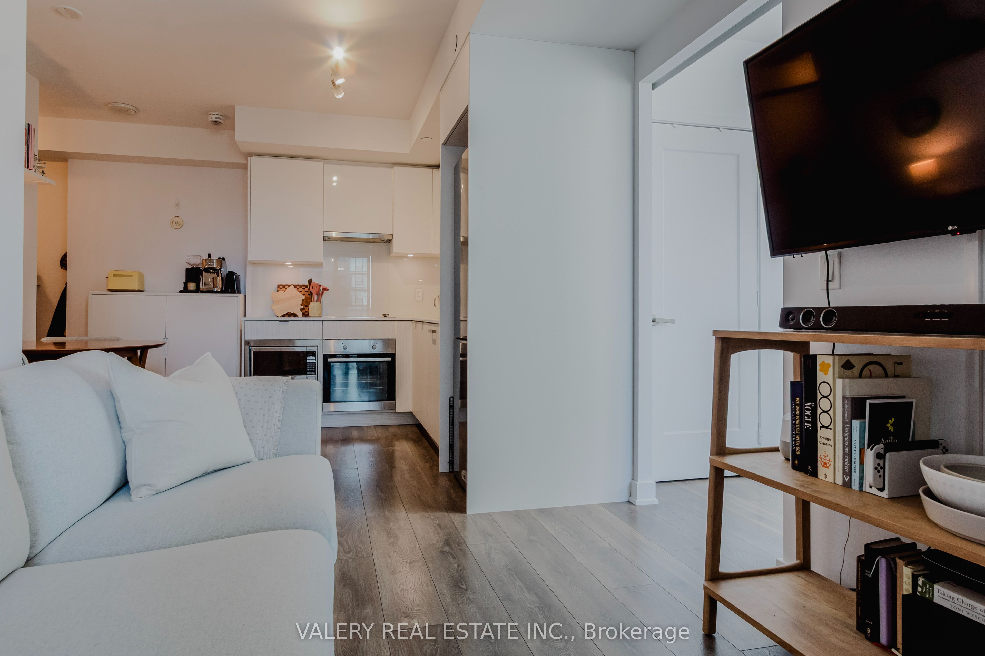 195 Redpath Avenue 712 Property Photo 16
