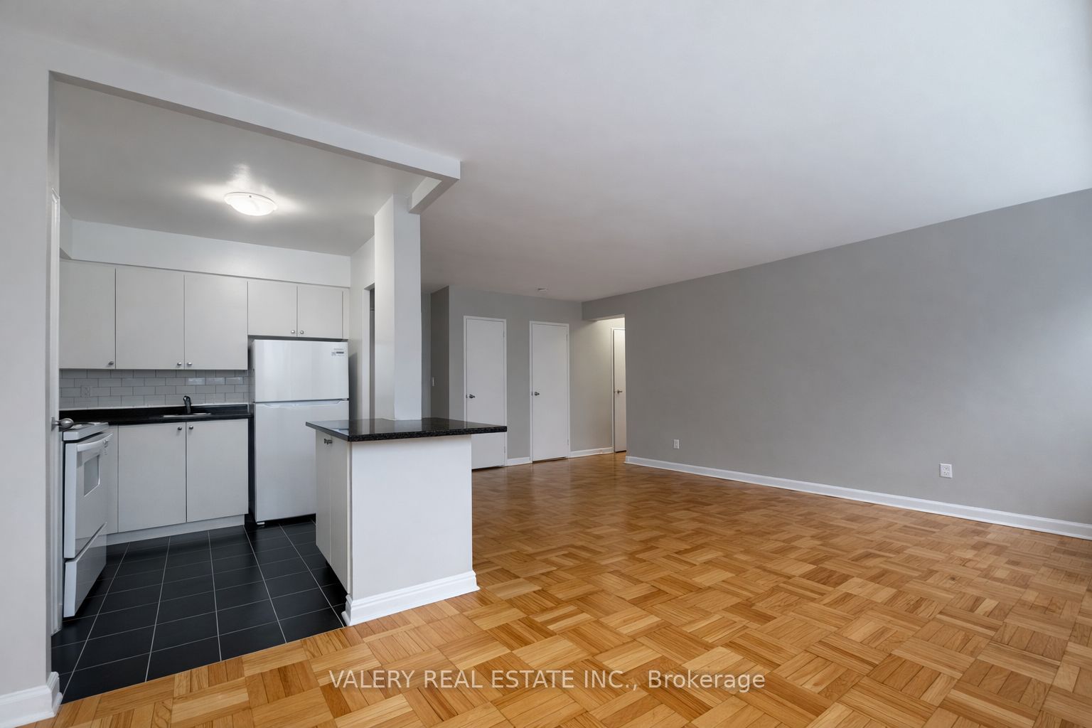 42 Thorncliffe Park Drive 107 Property Photo 3