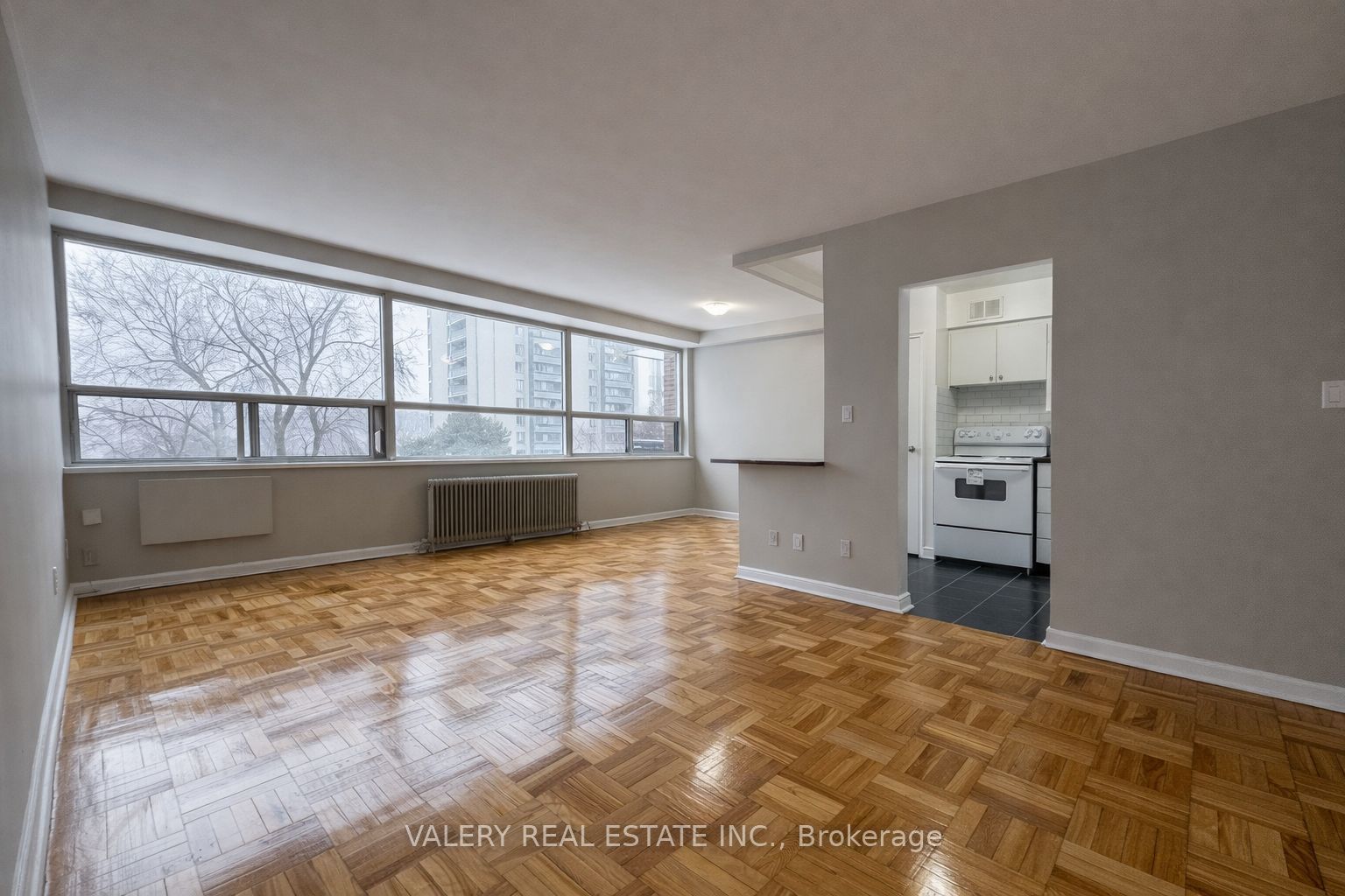 42 Thorncliffe Park Drive 107 Property Photo 5