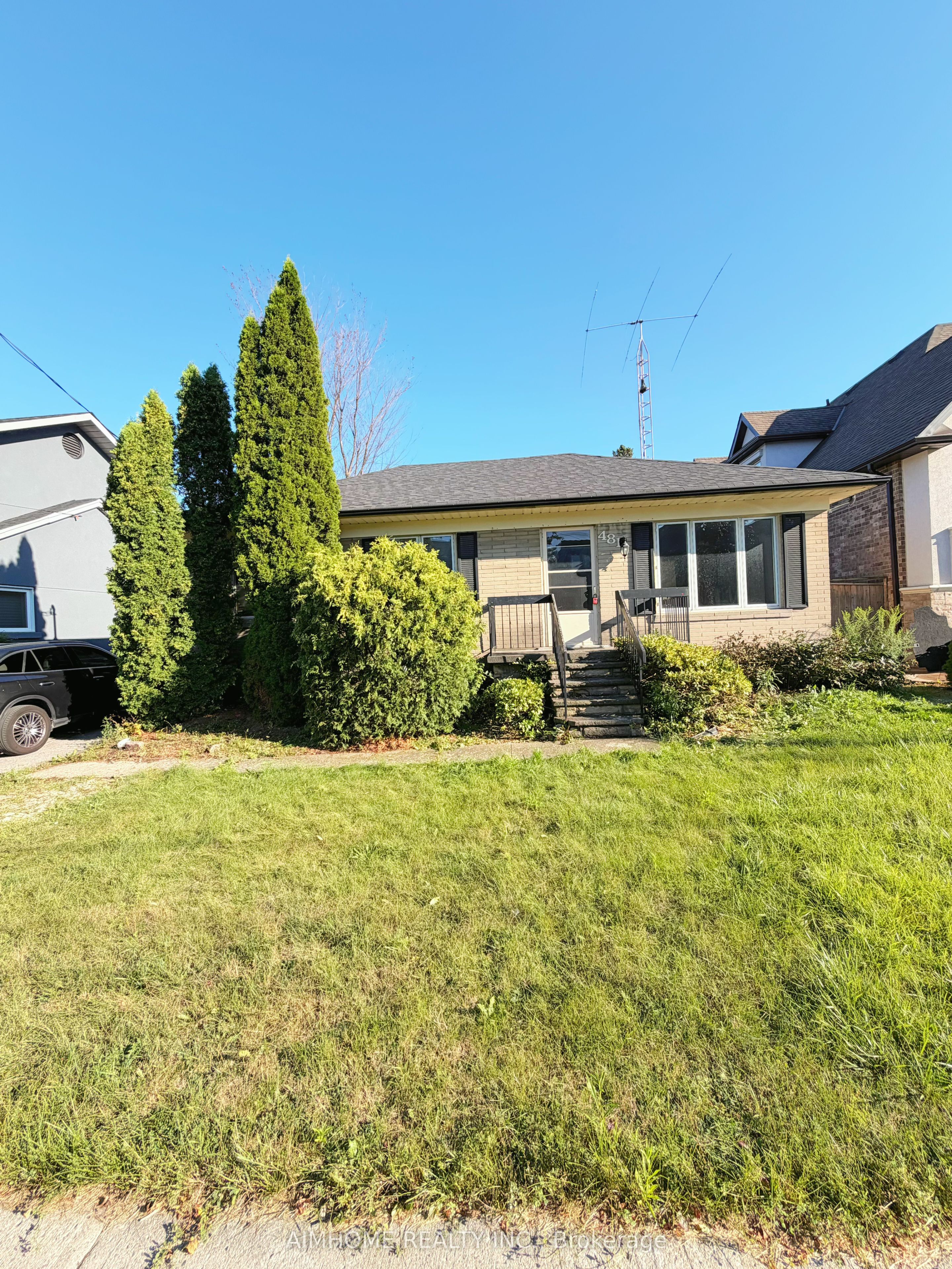 481 Hounslow Avenue Property Photo 1