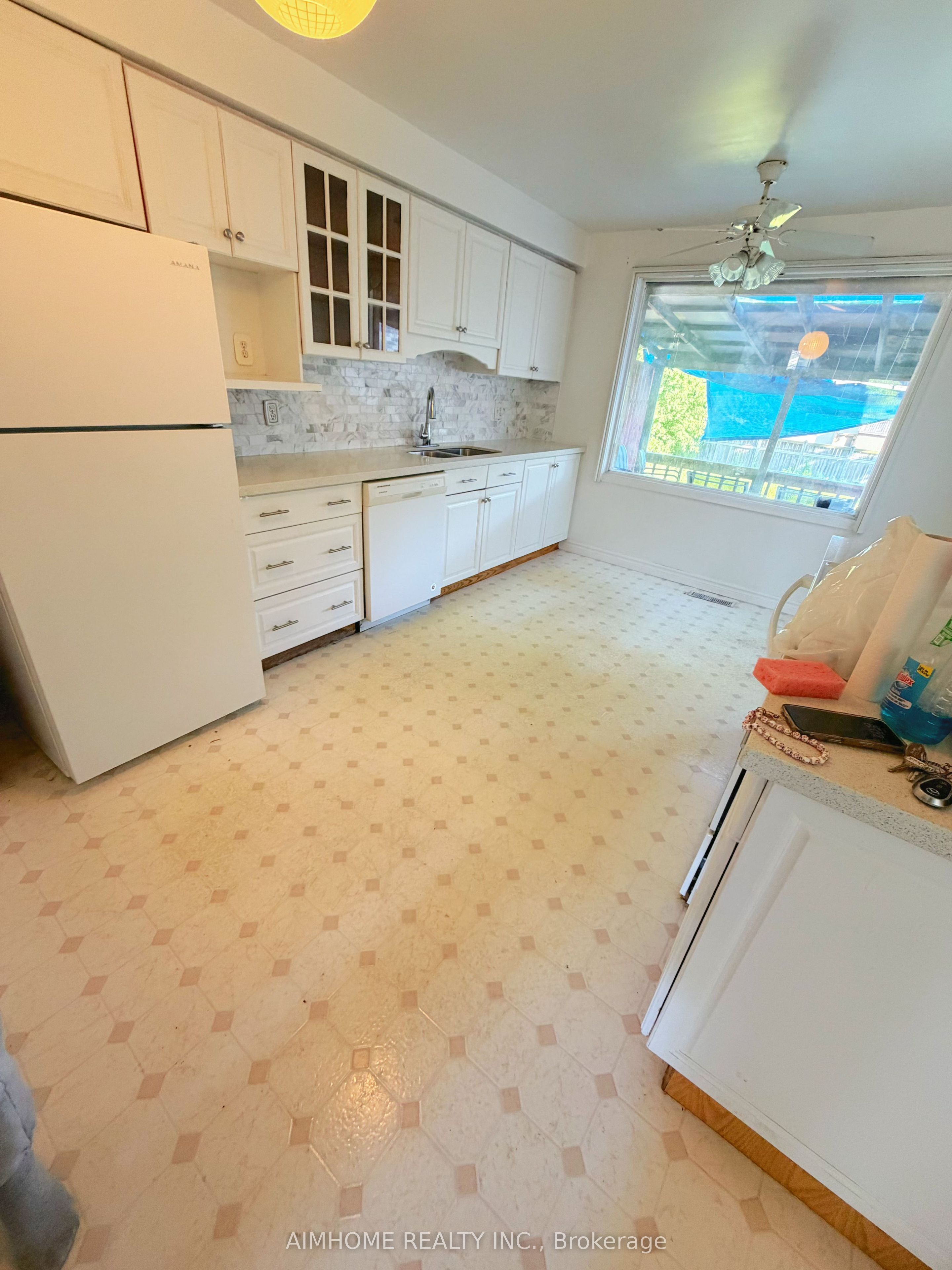 481 Hounslow Avenue Property Photo 4