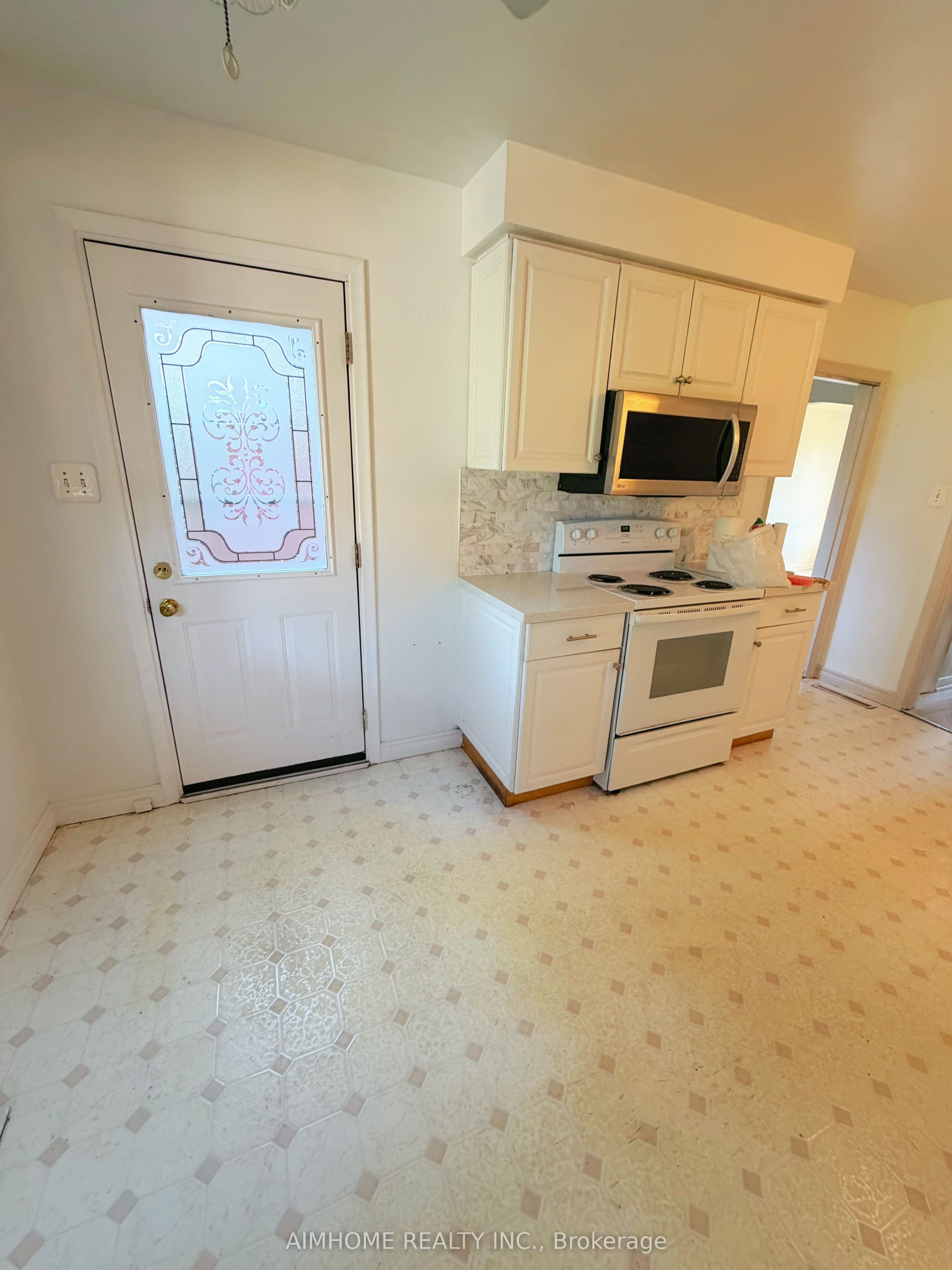 481 Hounslow Avenue Property Photo 6