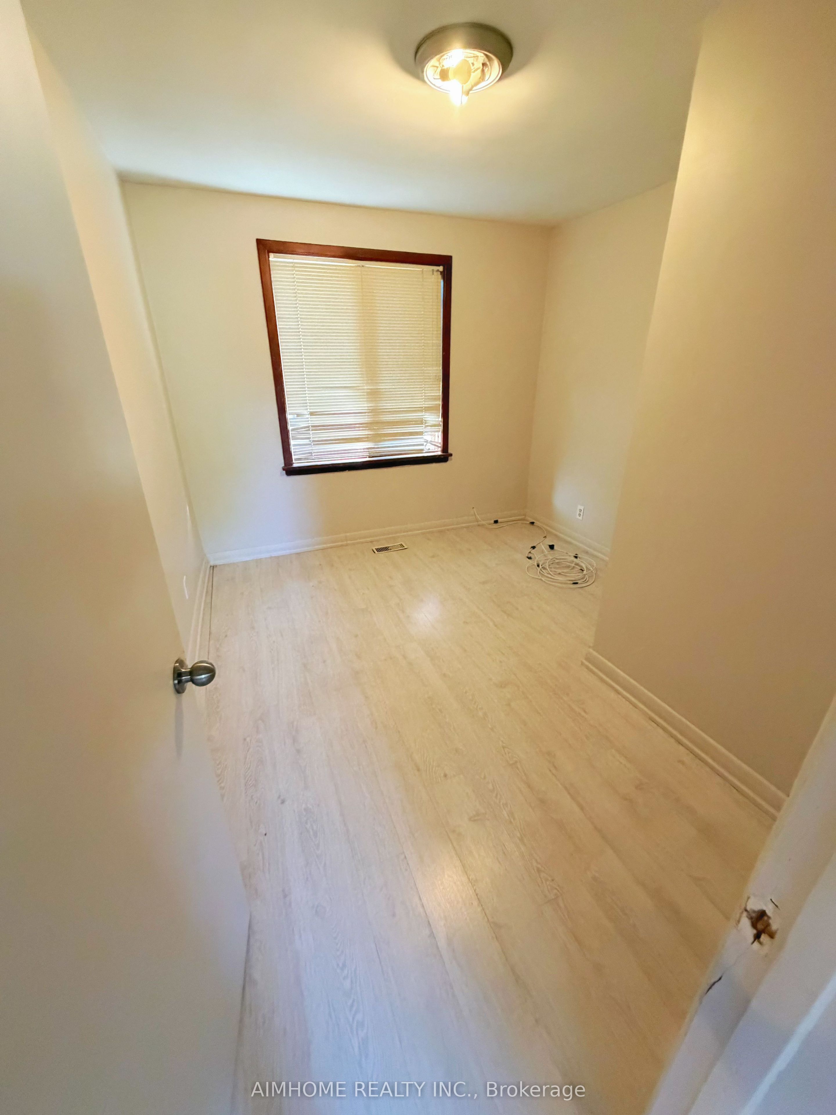481 Hounslow Avenue Property Photo 7