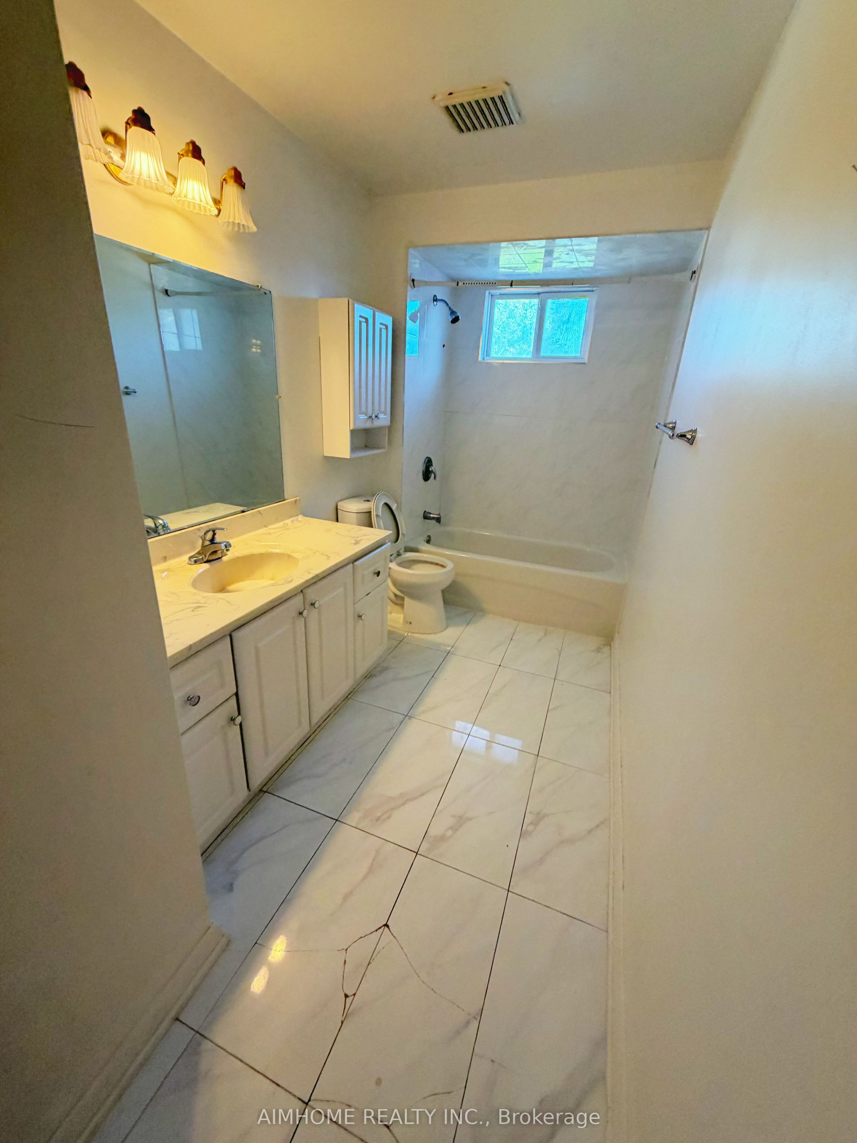 481 Hounslow Avenue Property Photo 9