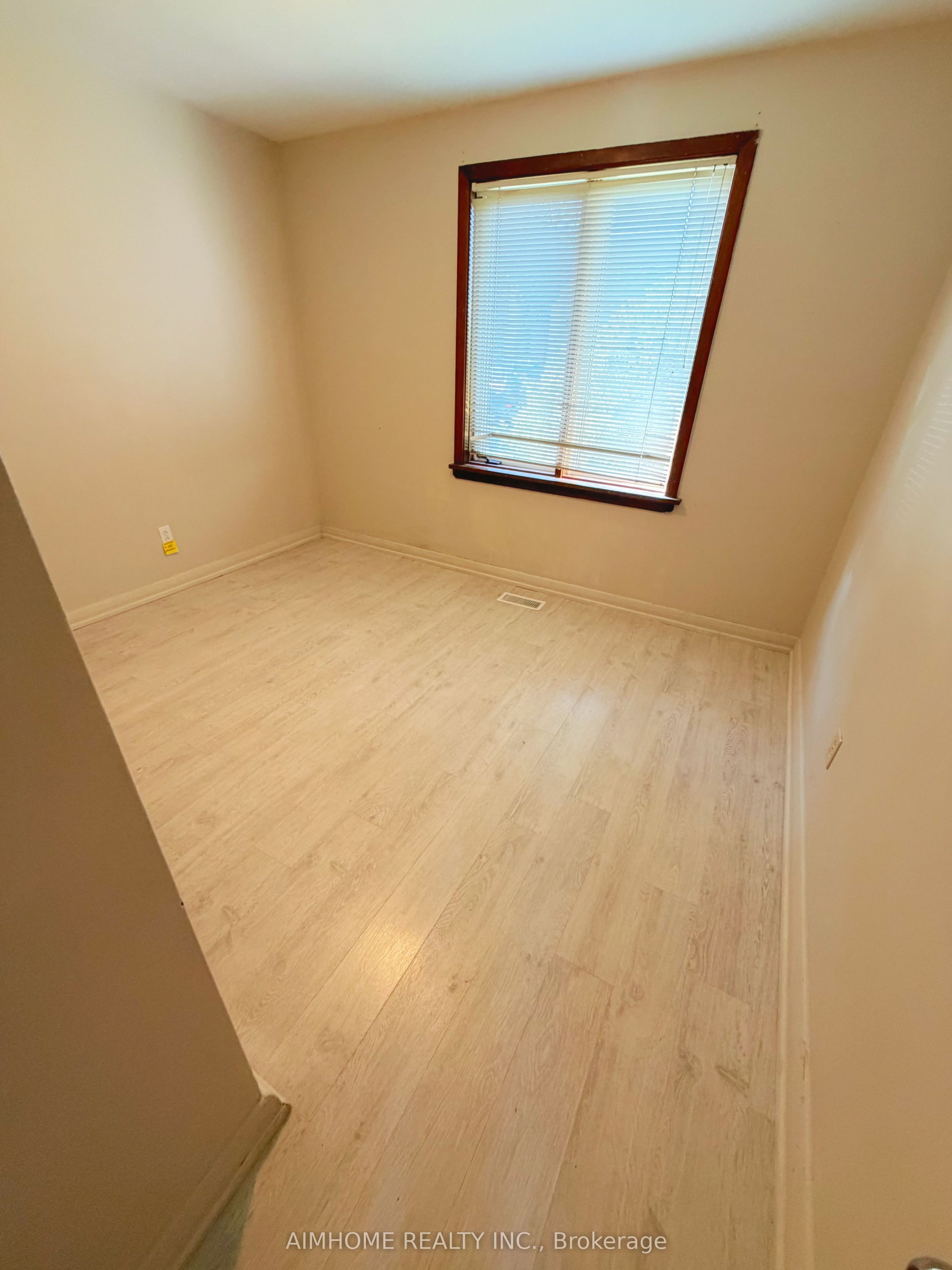 481 Hounslow Avenue Property Photo 10