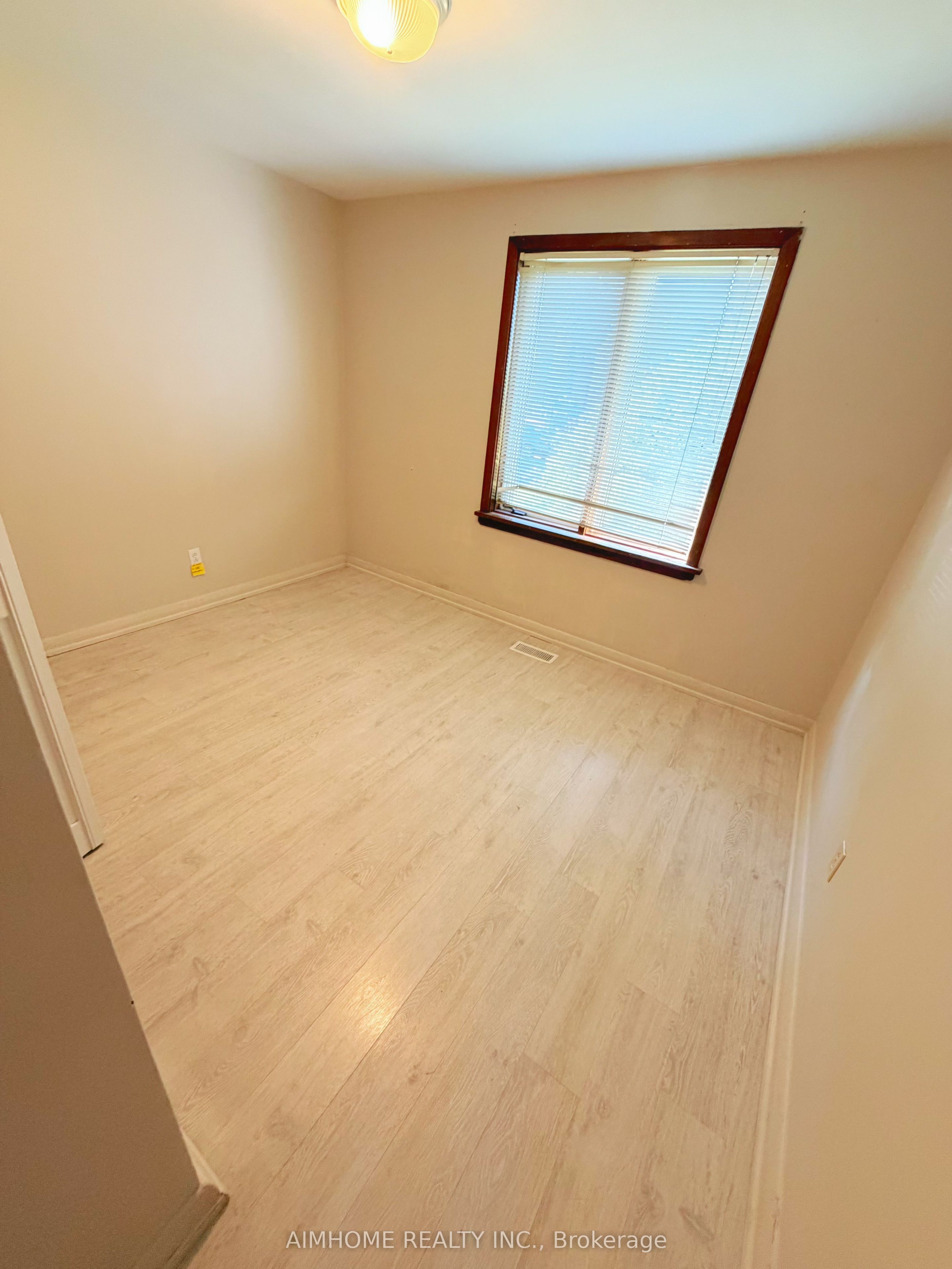 481 Hounslow Avenue Property Photo 11