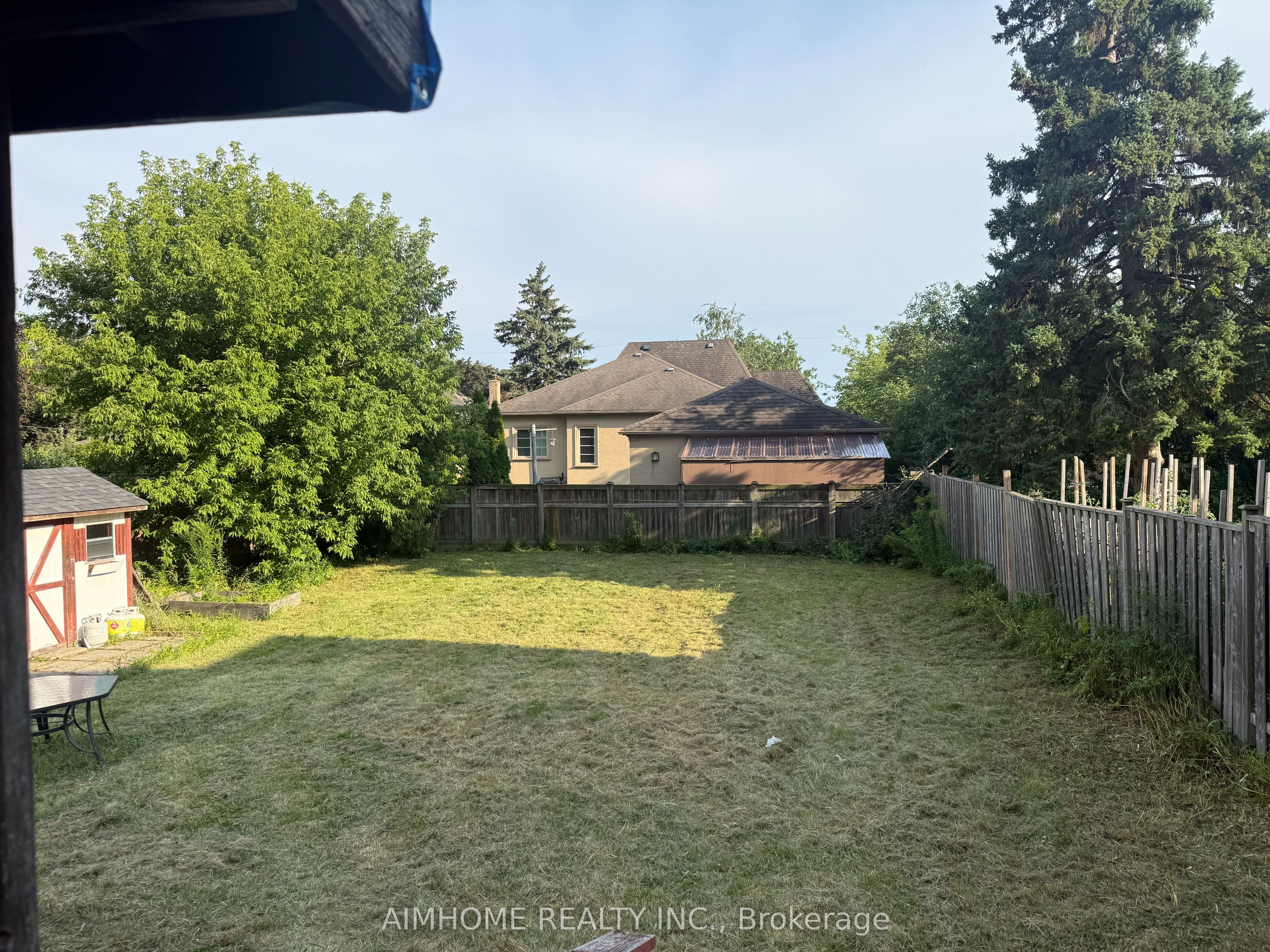 481 Hounslow Avenue Property Photo 12