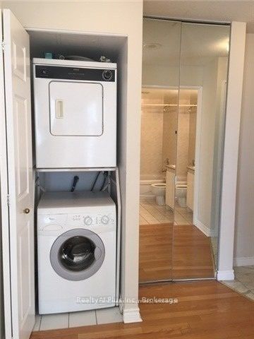 736 Bay Street 2210 Property Photo 6