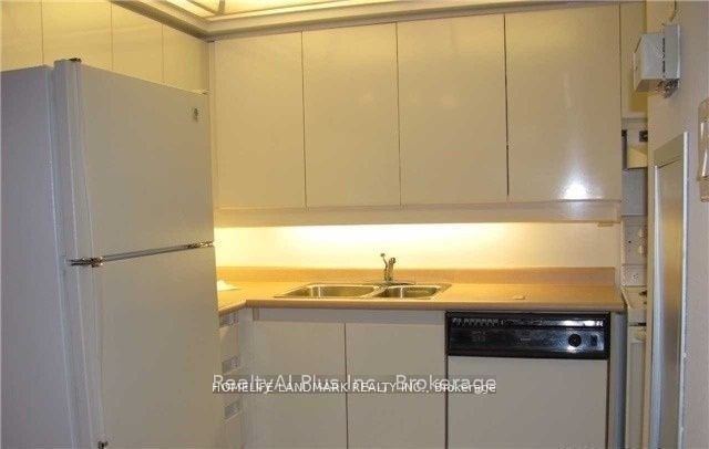 736 Bay Street 2210 Property Photo 7