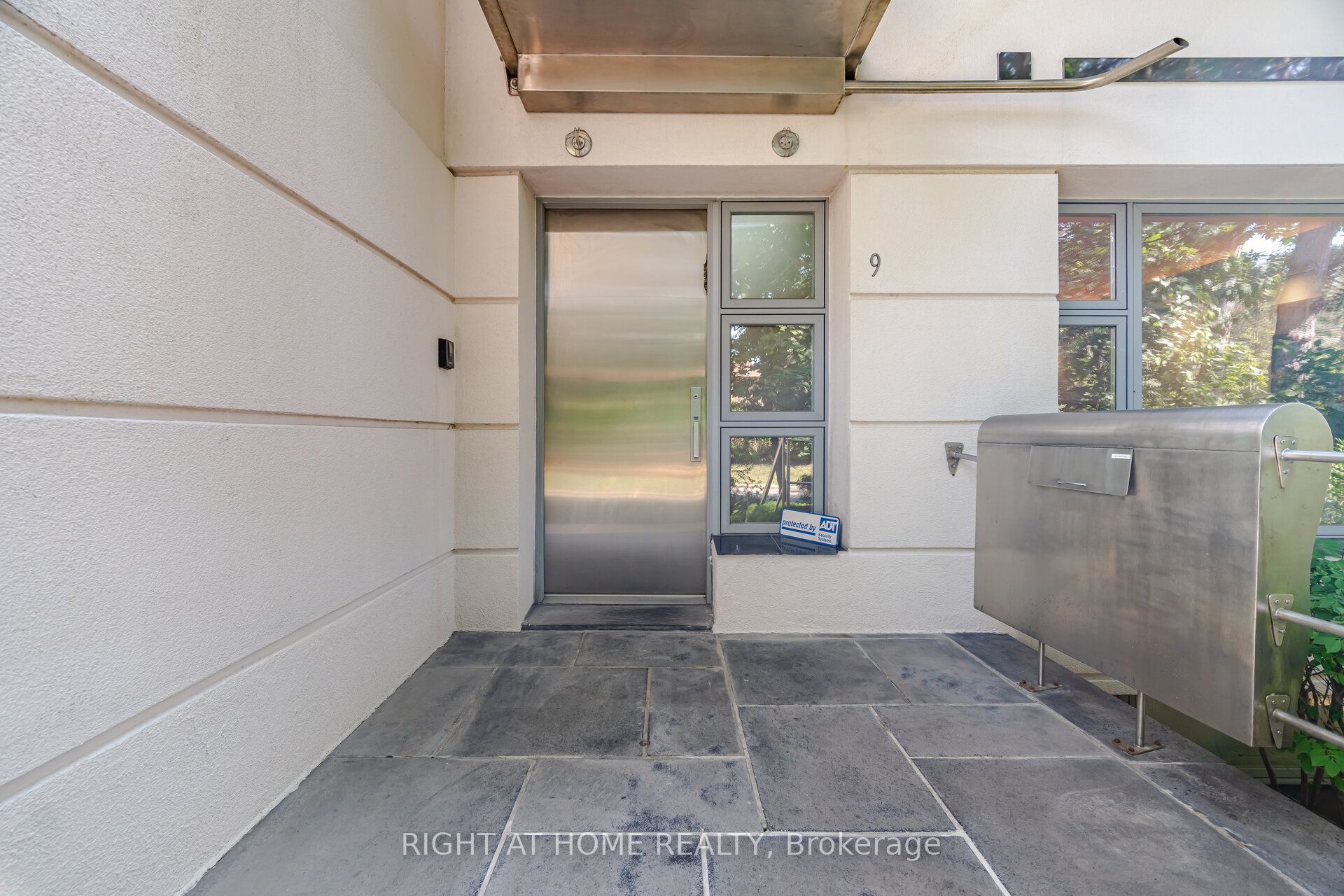 9 Saguenay Avenue Property Photo 4