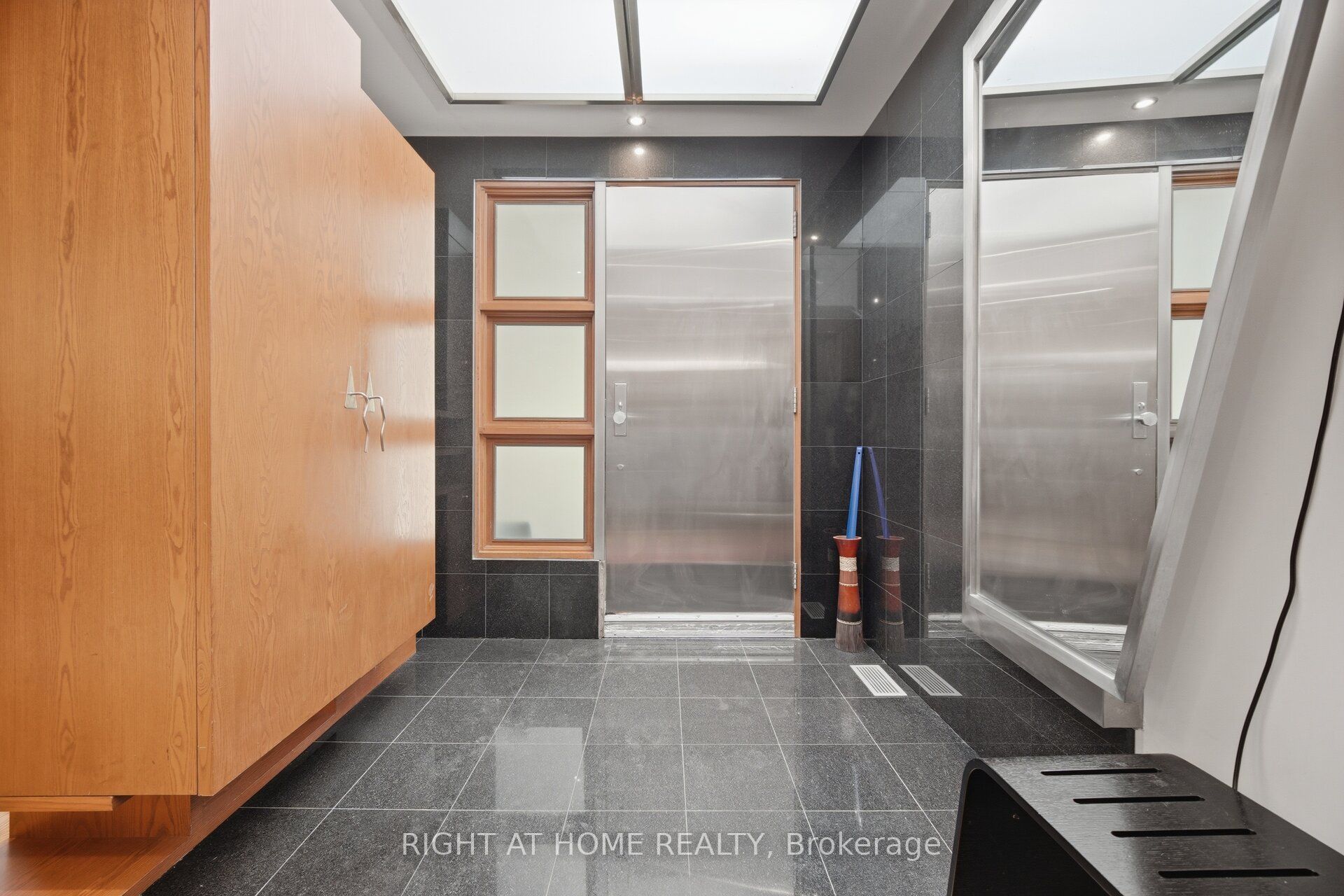 9 Saguenay Avenue Property Photo 5