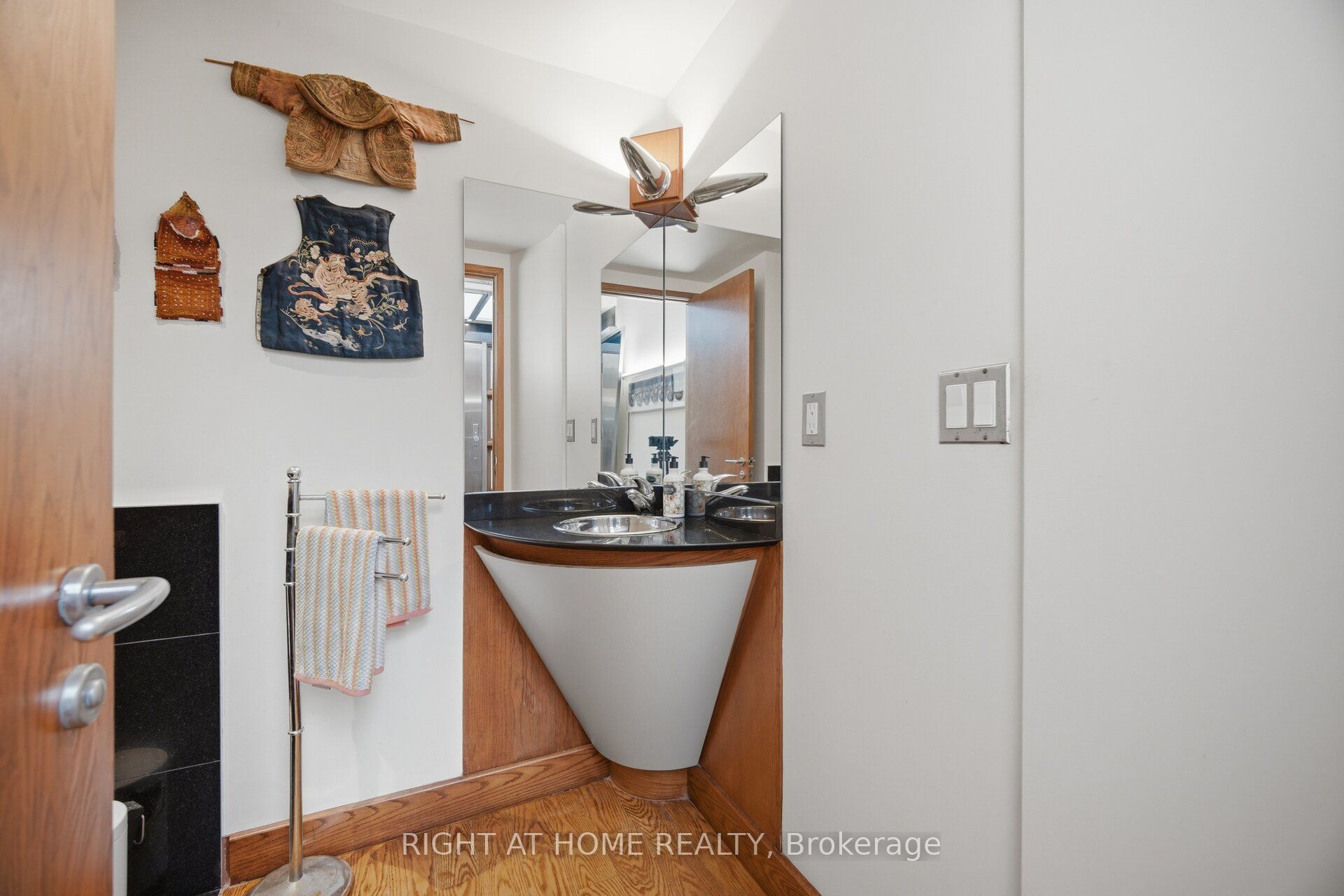 9 Saguenay Avenue Property Photo 7