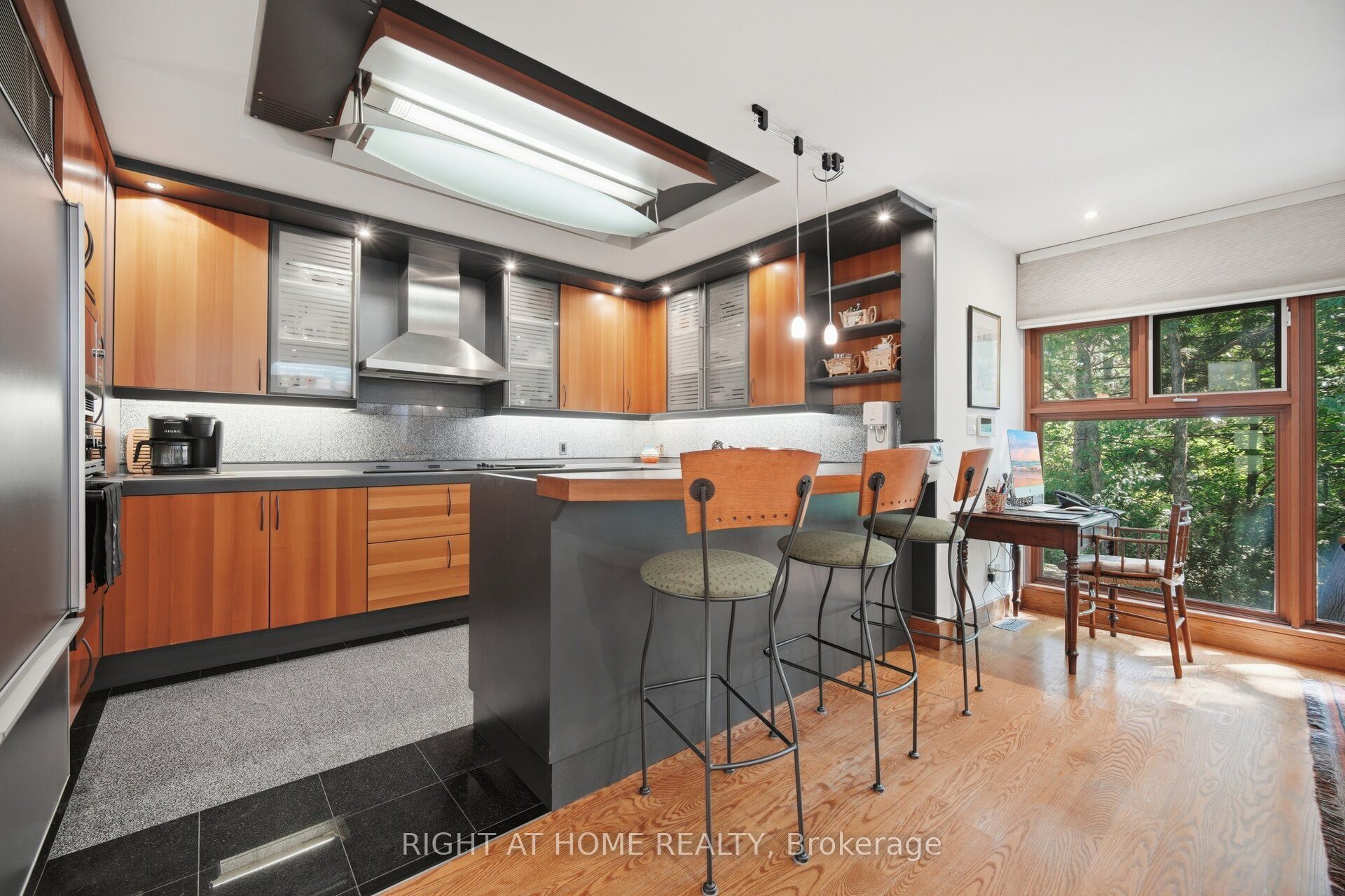 9 Saguenay Avenue Property Photo 15