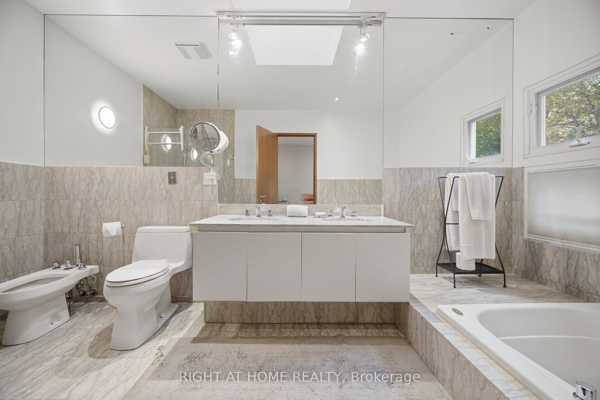 9 Saguenay Avenue Property Photo 23